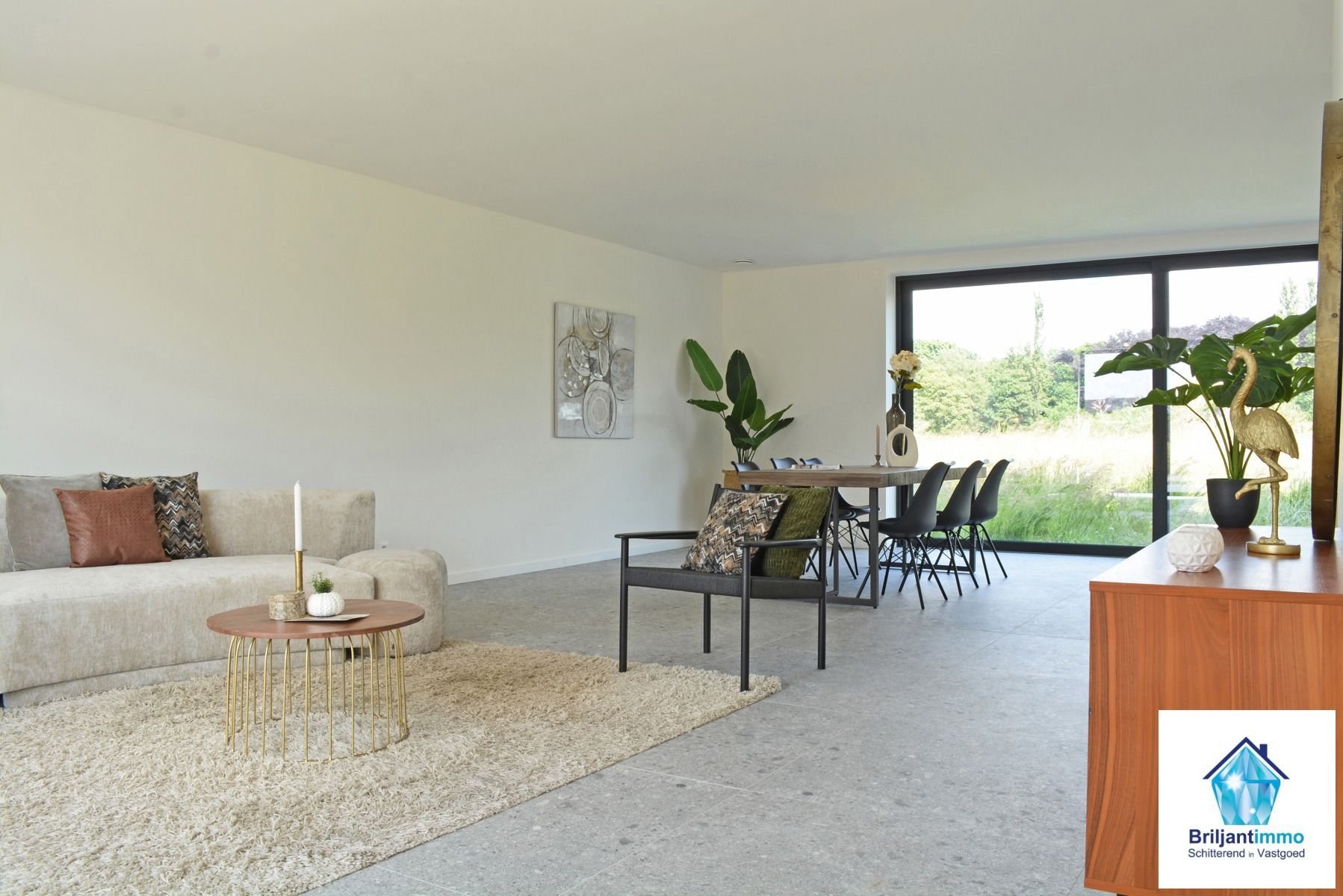 Instapklare BEN Woning met 4 slaapkamers,ruime tuin en oprit foto {{pictureIndex}}