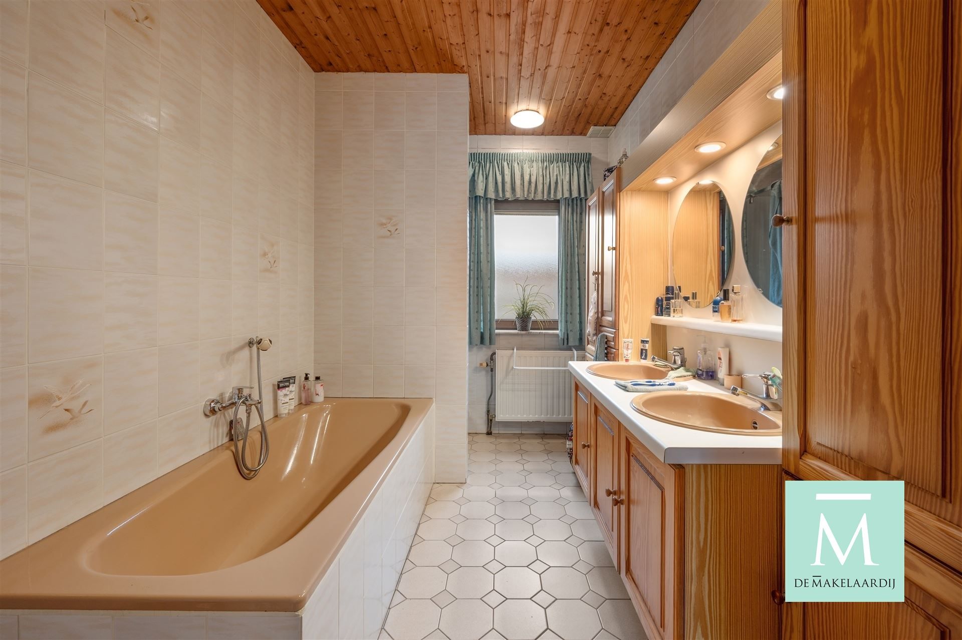 Uitstekend gelegen woning met 3 slaapkamers en garage foto 15