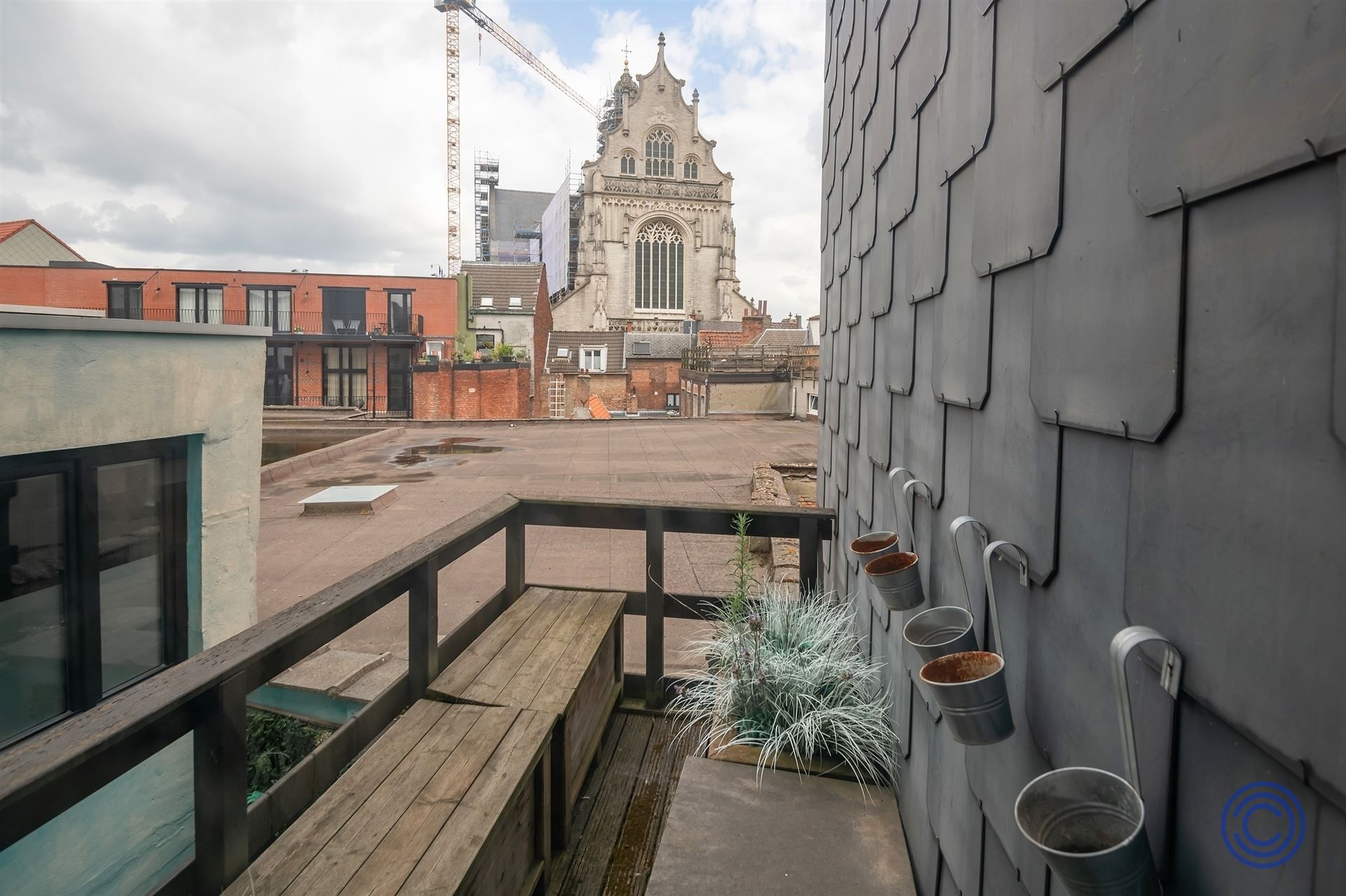 Uitzonderlijk huis ca. 230m² met terras!  foto 3