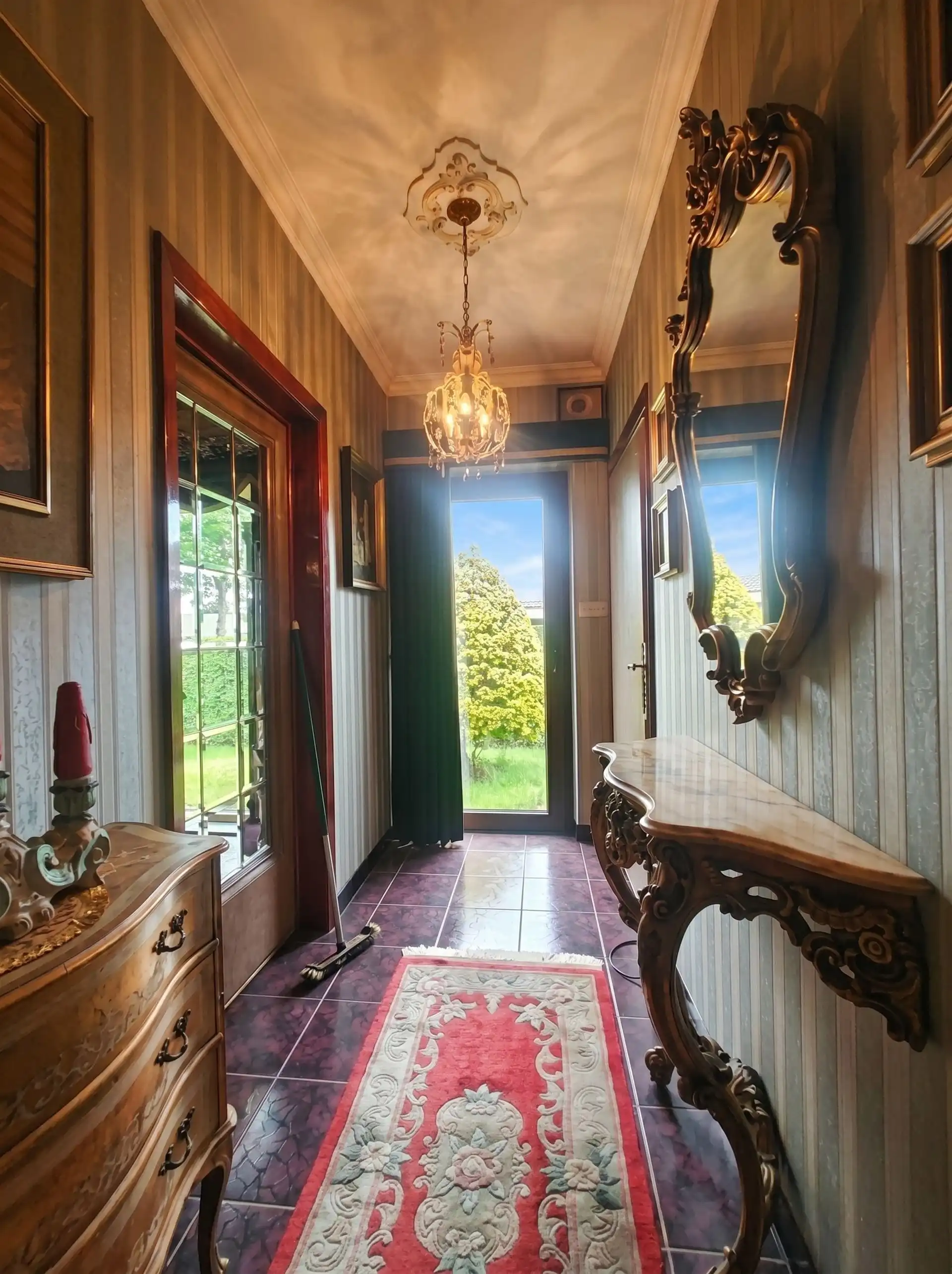 Te renoveren, vrijstaande woning in een gezellige woonwijk foto 2