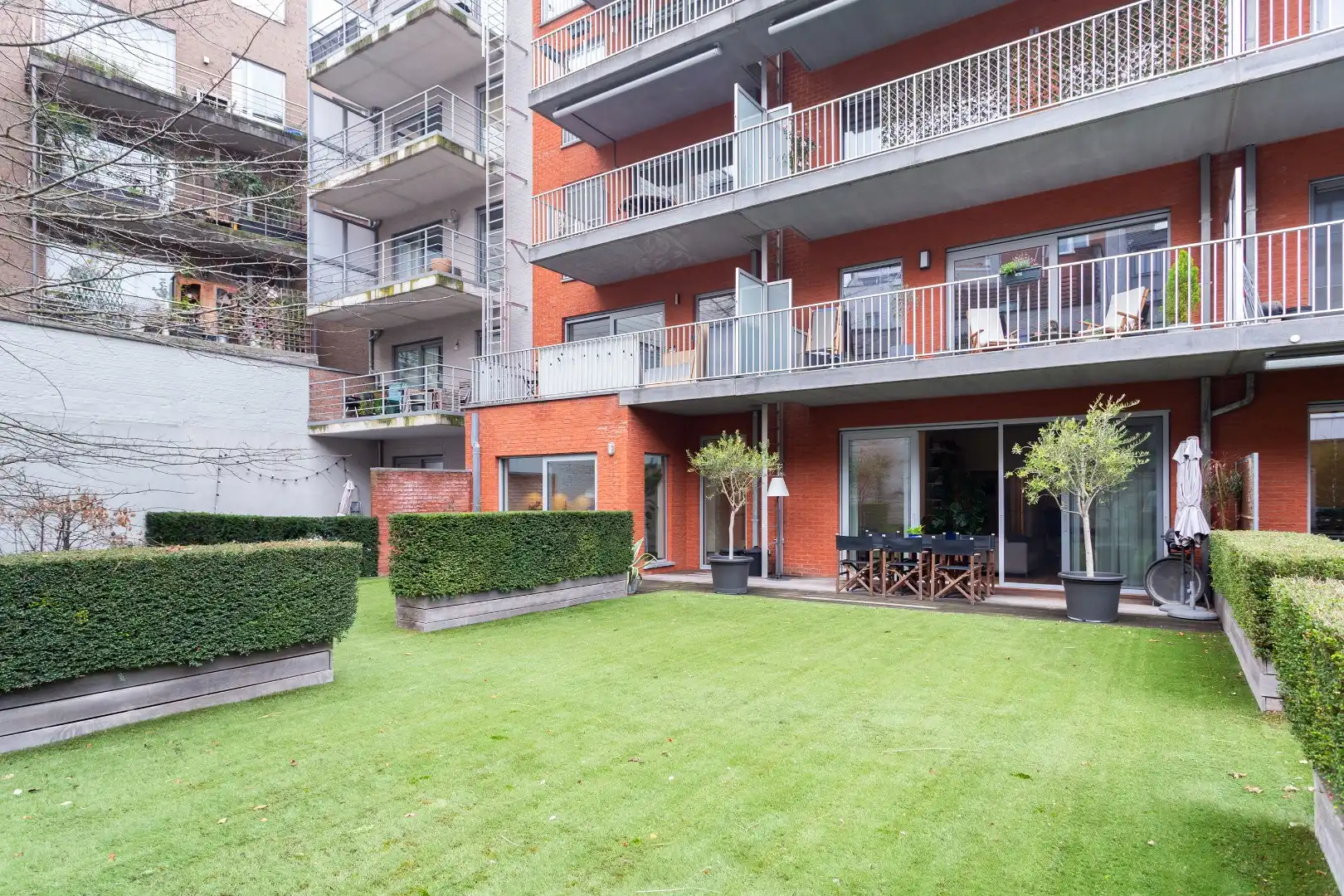 Gemeubeld gelijkvloers met grote buitenruimte op toplocatie foto 14