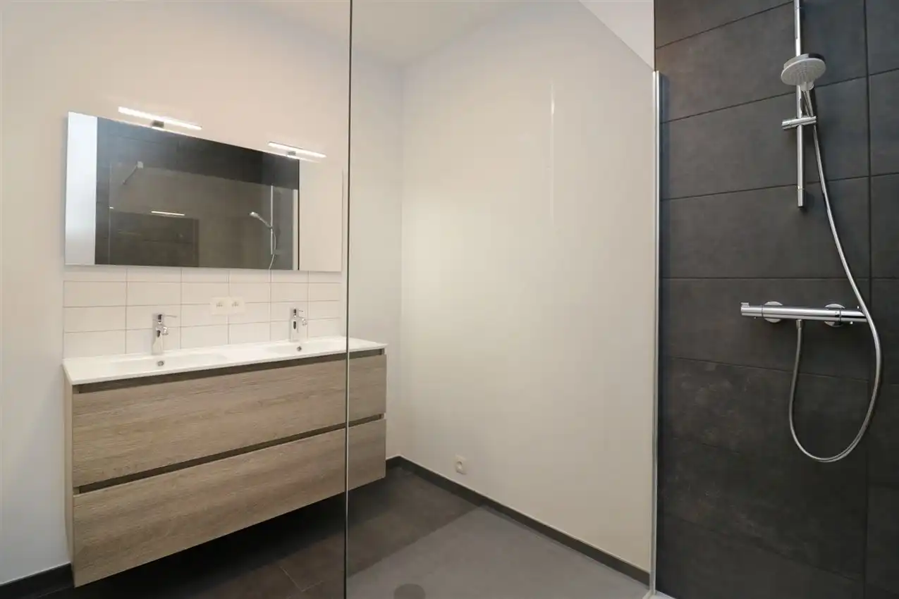 Zonnig appartement, zuidterras, twee slpk, autostaanplaats op gunstige locatie foto 25