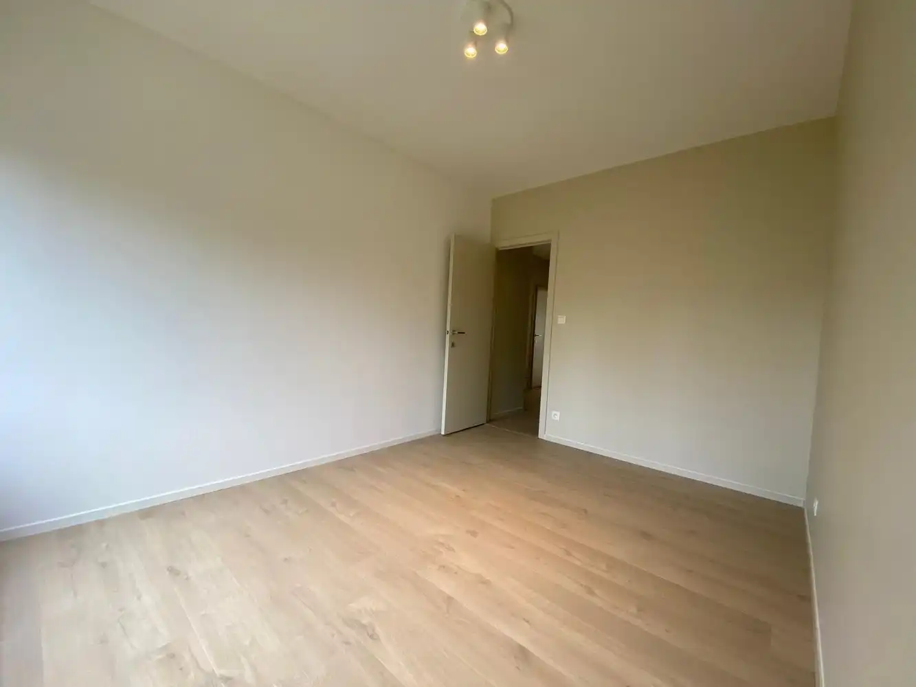 KLAPROZENLAAN 27/02.01 foto 11