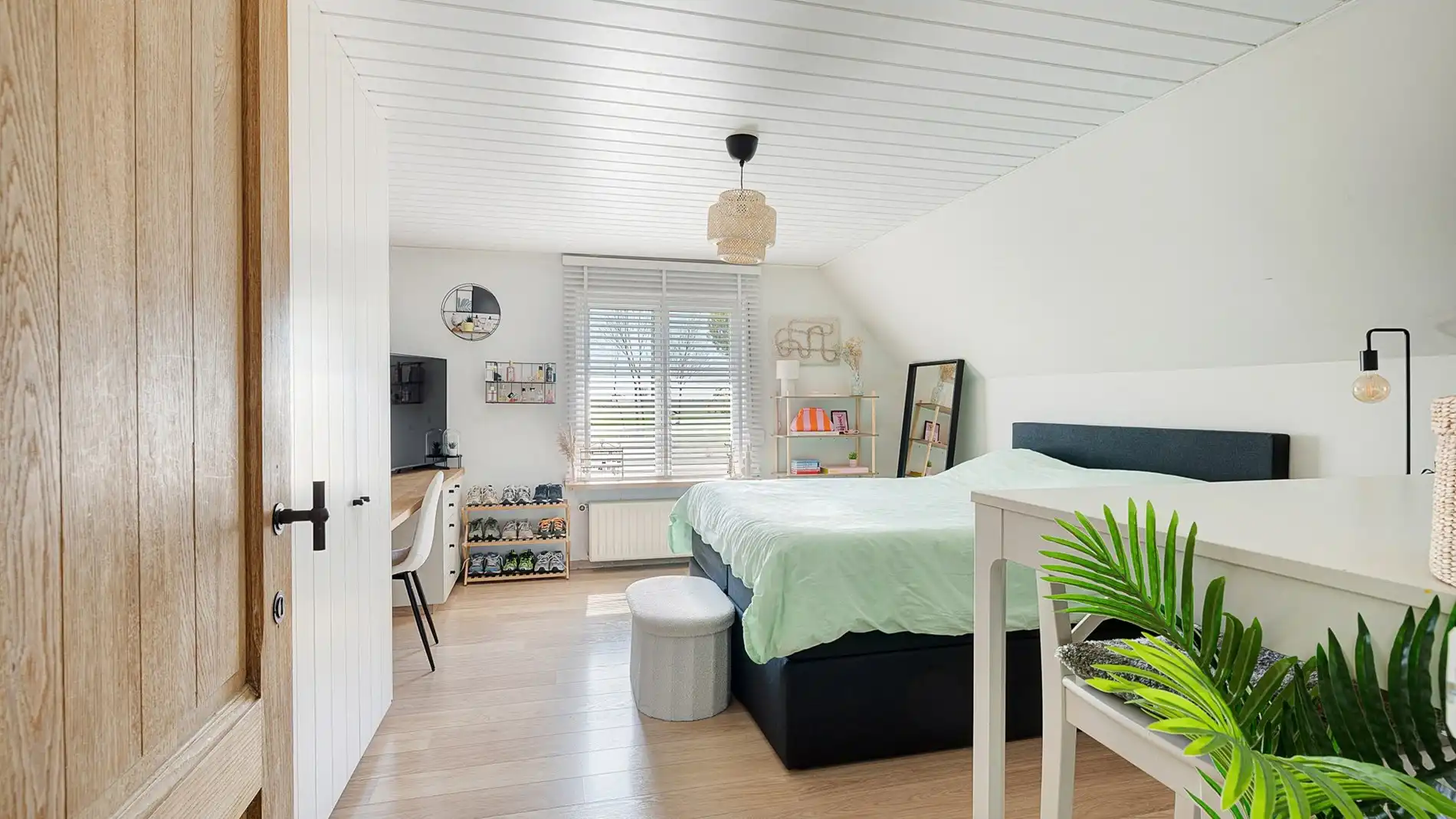 Vijf slaapkamers, groot volume in een alleenstaande villa te Knokke foto 20
