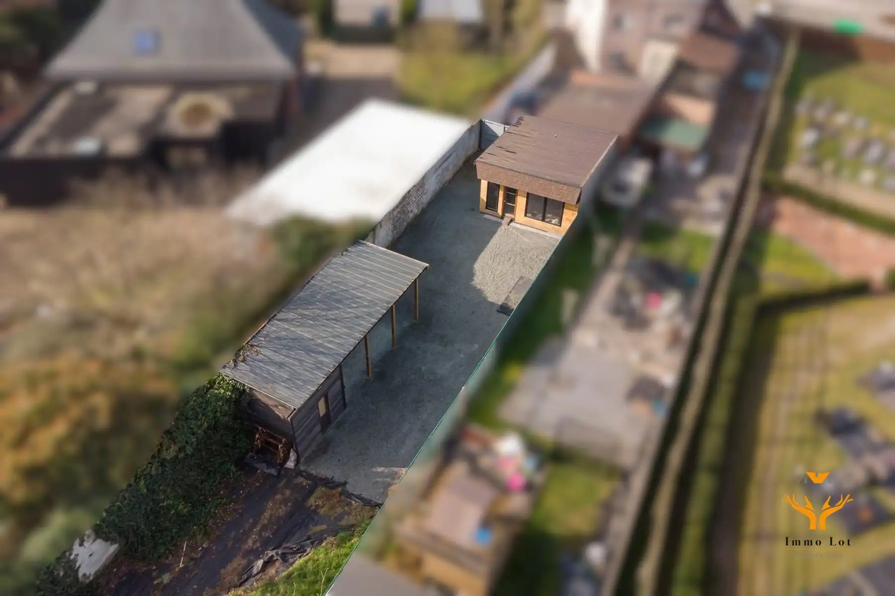 perceel met 2 garages en carport foto {{pictureIndex}}