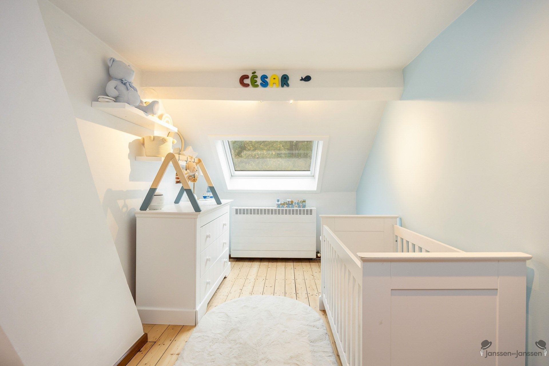 Charmante, instapklare woning met vernieuwde designkeuken, 4 slaapkamers en garage in hartje Brasschaat foto 23