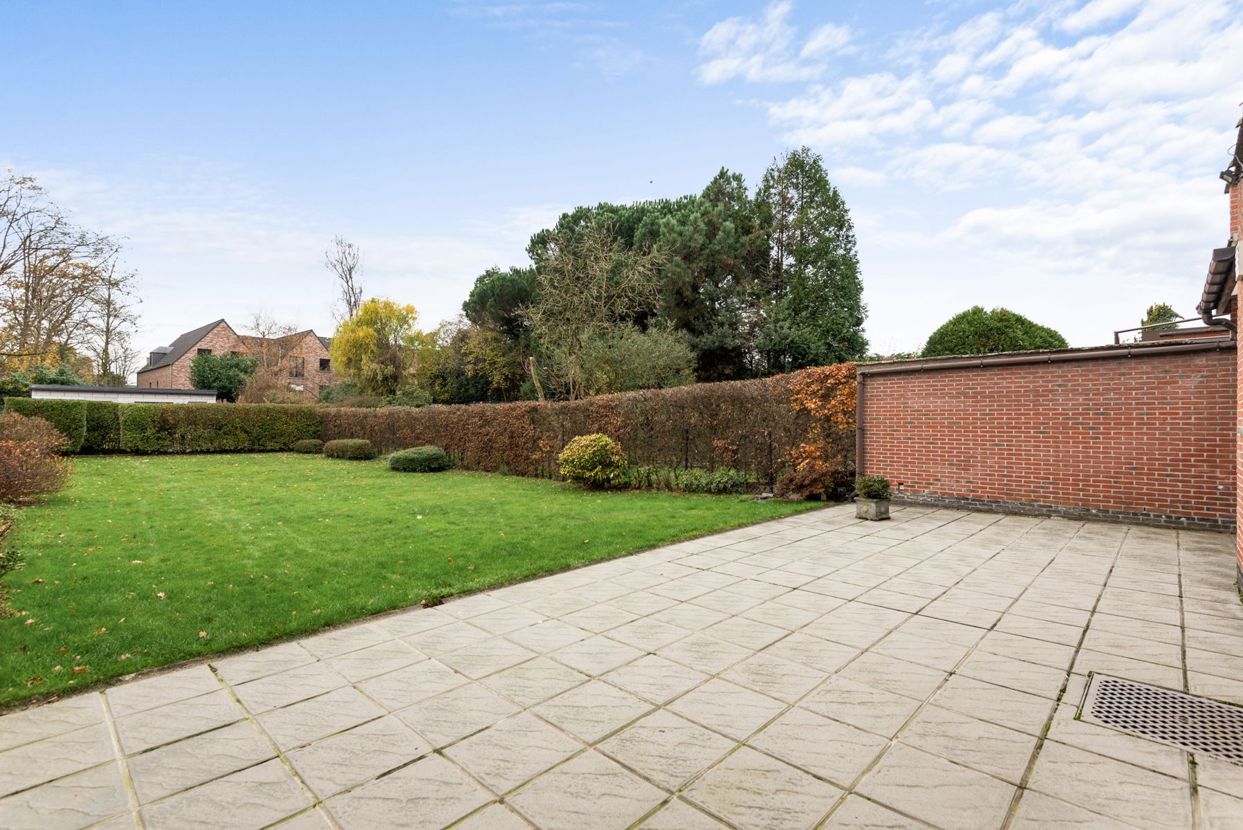 Kom de ruimte ontdekken in en achter deze halfopen bebouwing foto 8