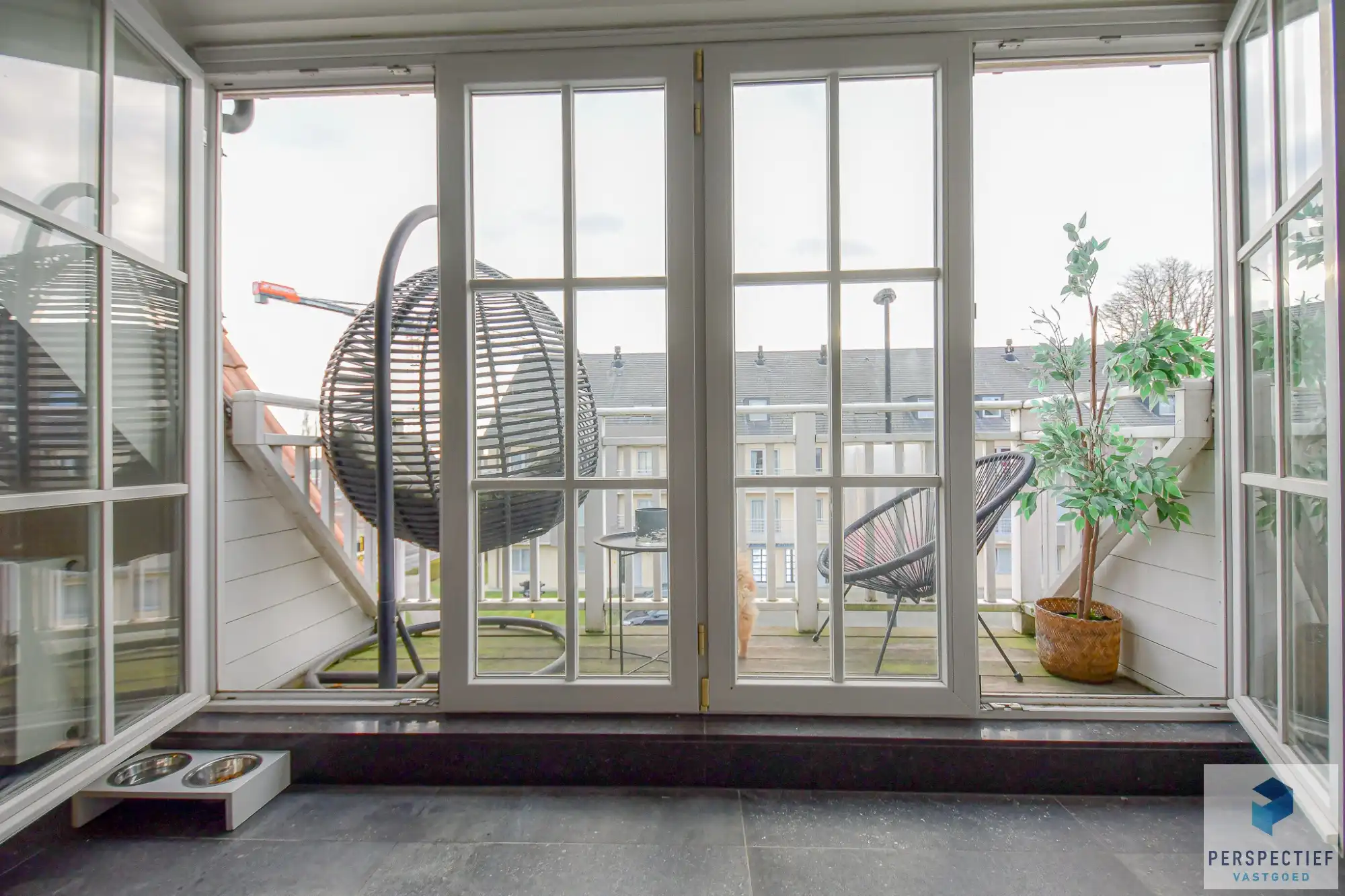 BEZOEKMOMENT WOENSDAG 26/08 VAN 17U TOT 18U30 | Ruim en modern woonappartement (bouwjaar 2020) met 2 slaapkamers en terras. foto 3