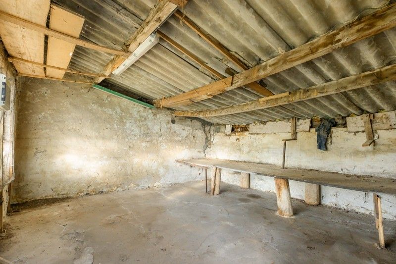 Te herbouwen of te slopen woning op ruim perceel in landelijke omgeving! foto 13