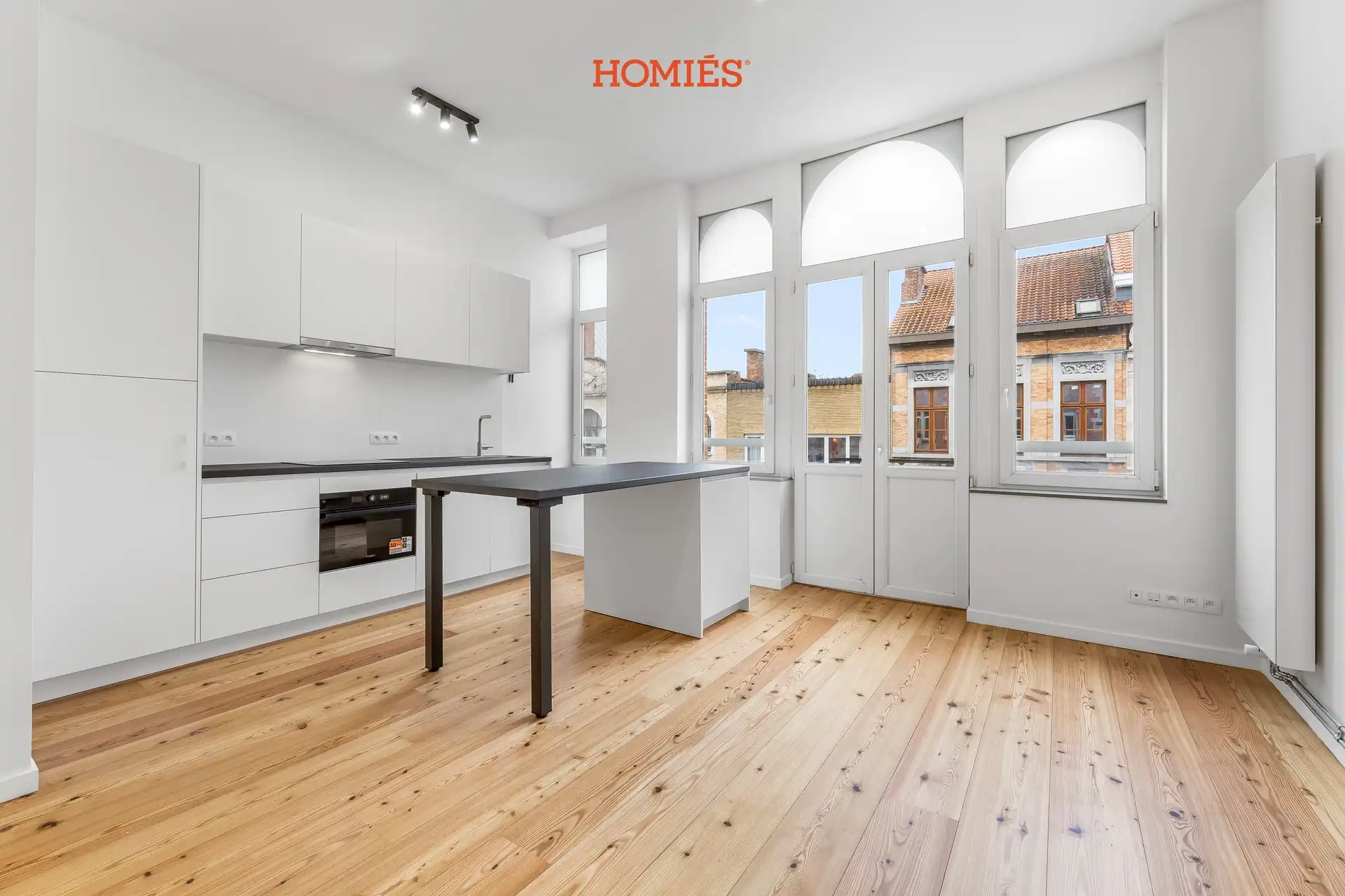 Gerenoveerd appartement met terras/balkon in historisch pand foto 4