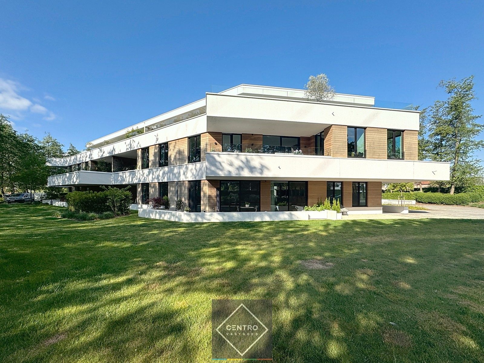 Exclusief & luxueus afgewerkt ("Obumex") VILLA-APPARTEMENT met prachtig TERRAS in een groene omgeving met ALLE PRIVACY! foto 2