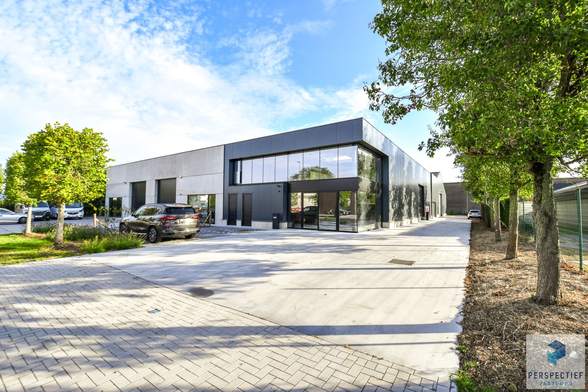 Loods (191 m²) te huur in het industriepark SCHATTING te Zedelgem - UNIT B foto {{pictureIndex}}