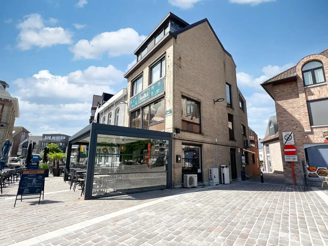Handelspand op toplocatie aan de markt van Torhout foto {{pictureIndex}}