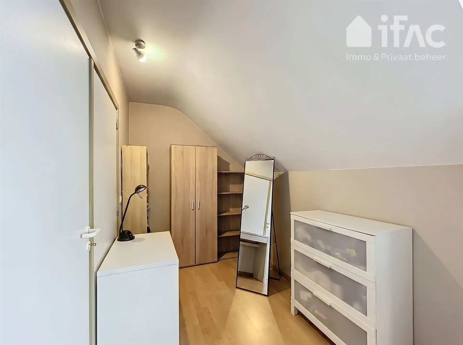 Moderne duplex met 3 slaapkmrs leuk terras en dubbele garage foto 14
