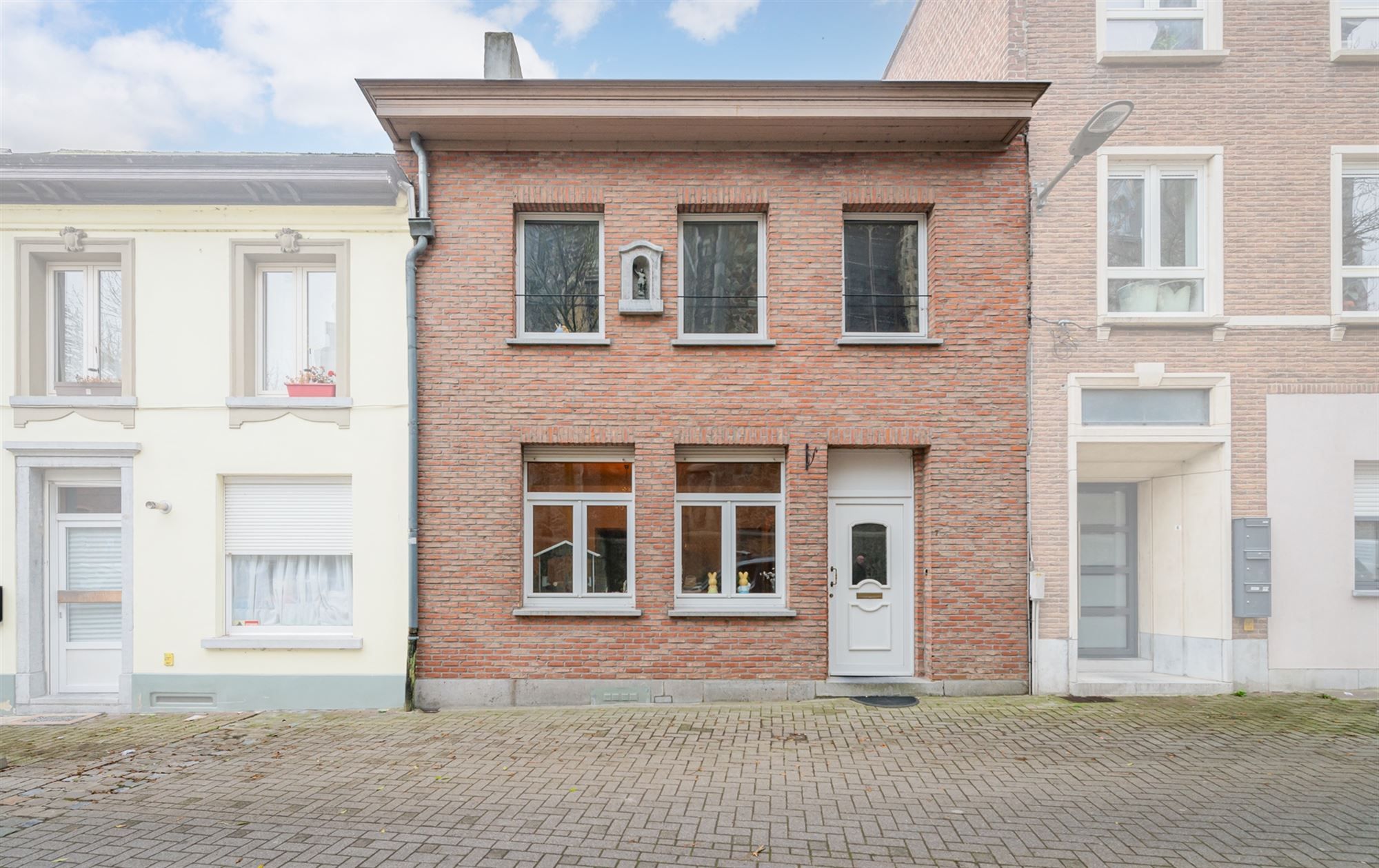 Woning met vier slaapkamers in centrum Lembeek foto {{pictureIndex}}