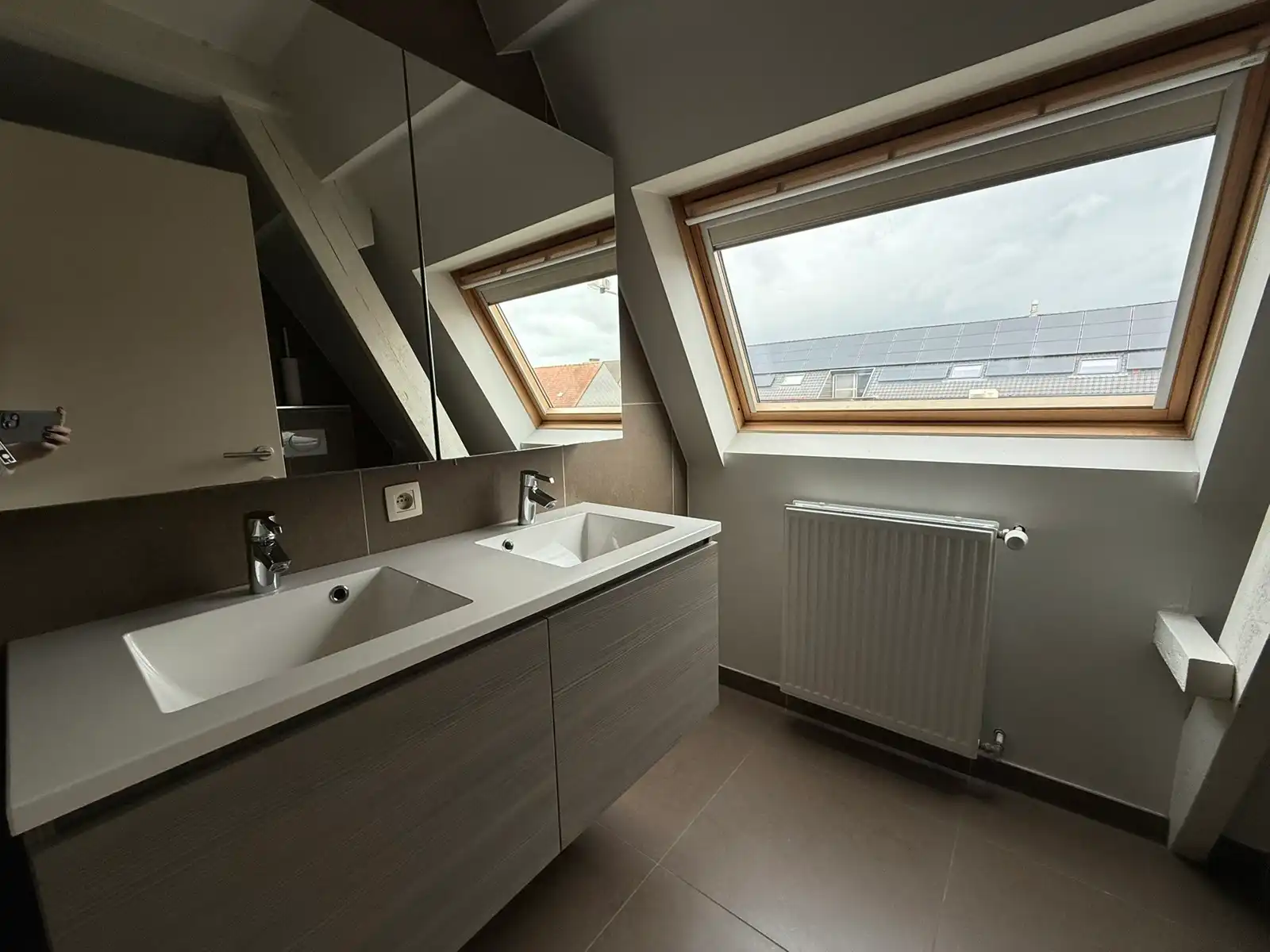 Ruim en lichtrijk duplex appartement op de eerste en tweede verdieping met groot terras in het centrum van Tielt. foto 11