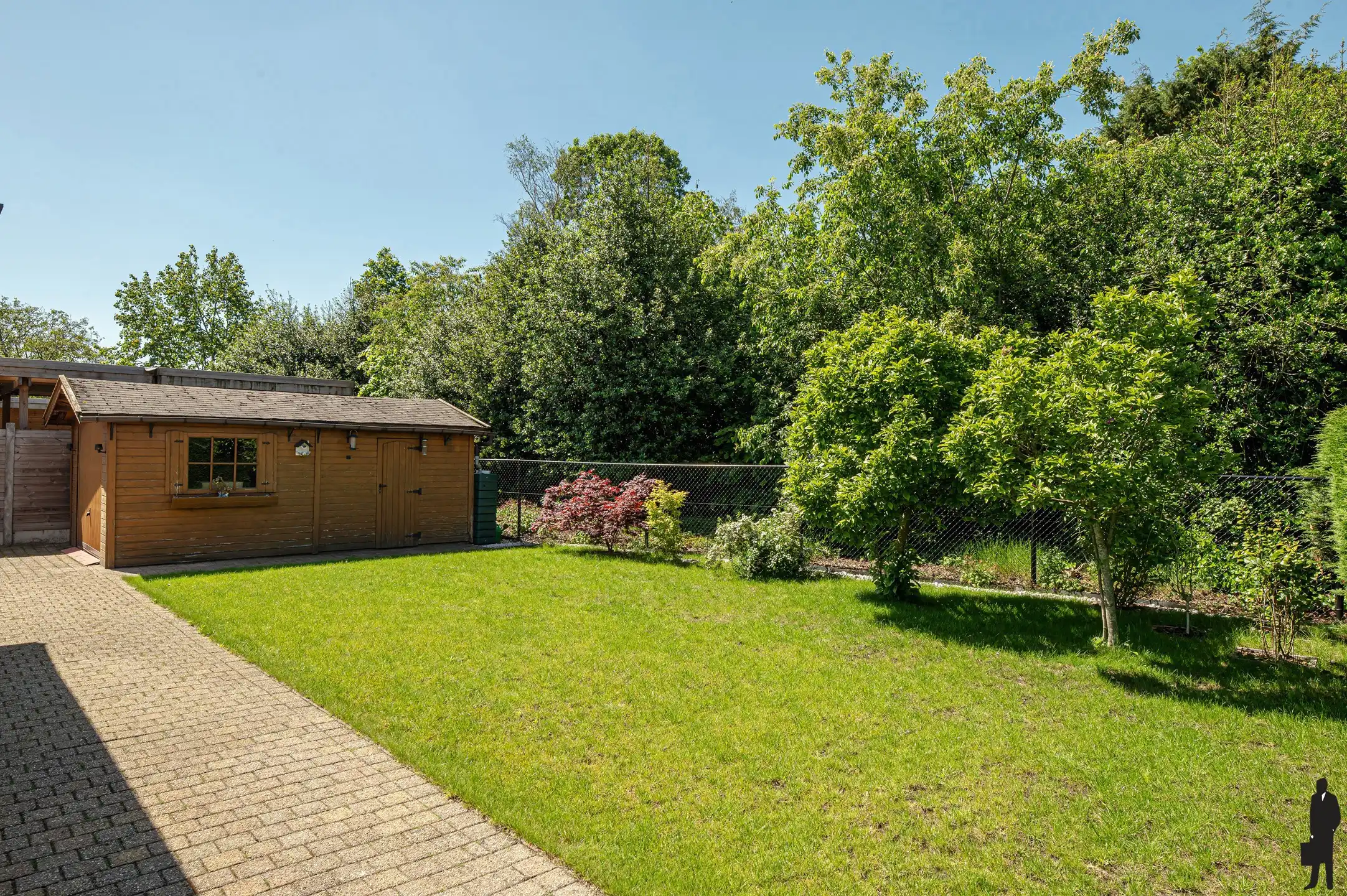 Rustig gelegen ruime gezinswoning met maar liefst 7 slaapkamers, meerdere garages en tal van praktische troeven. foto 28
