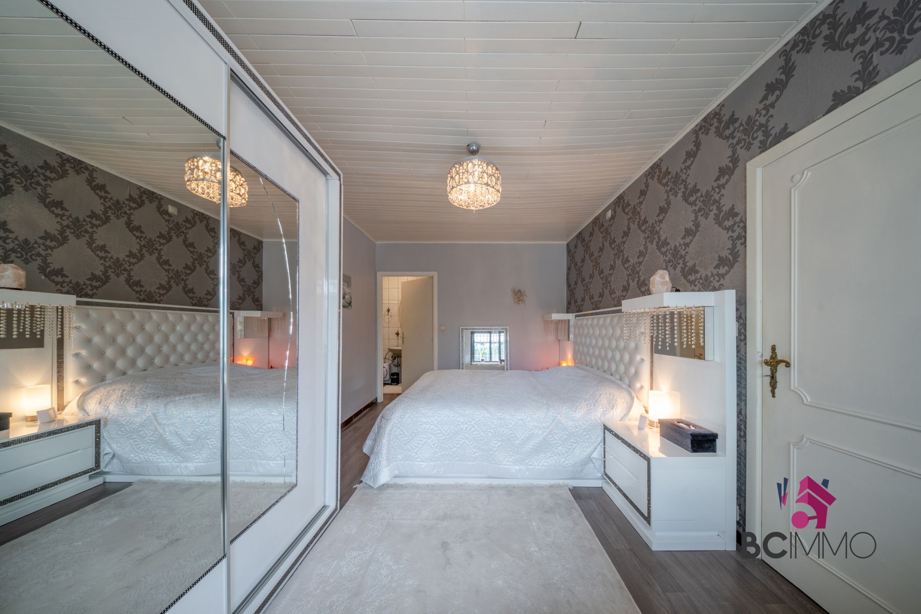 Instapklare gelijkvloerse woning met 3 slaapkamers, 2 badkamers, veranda en tuin foto 19