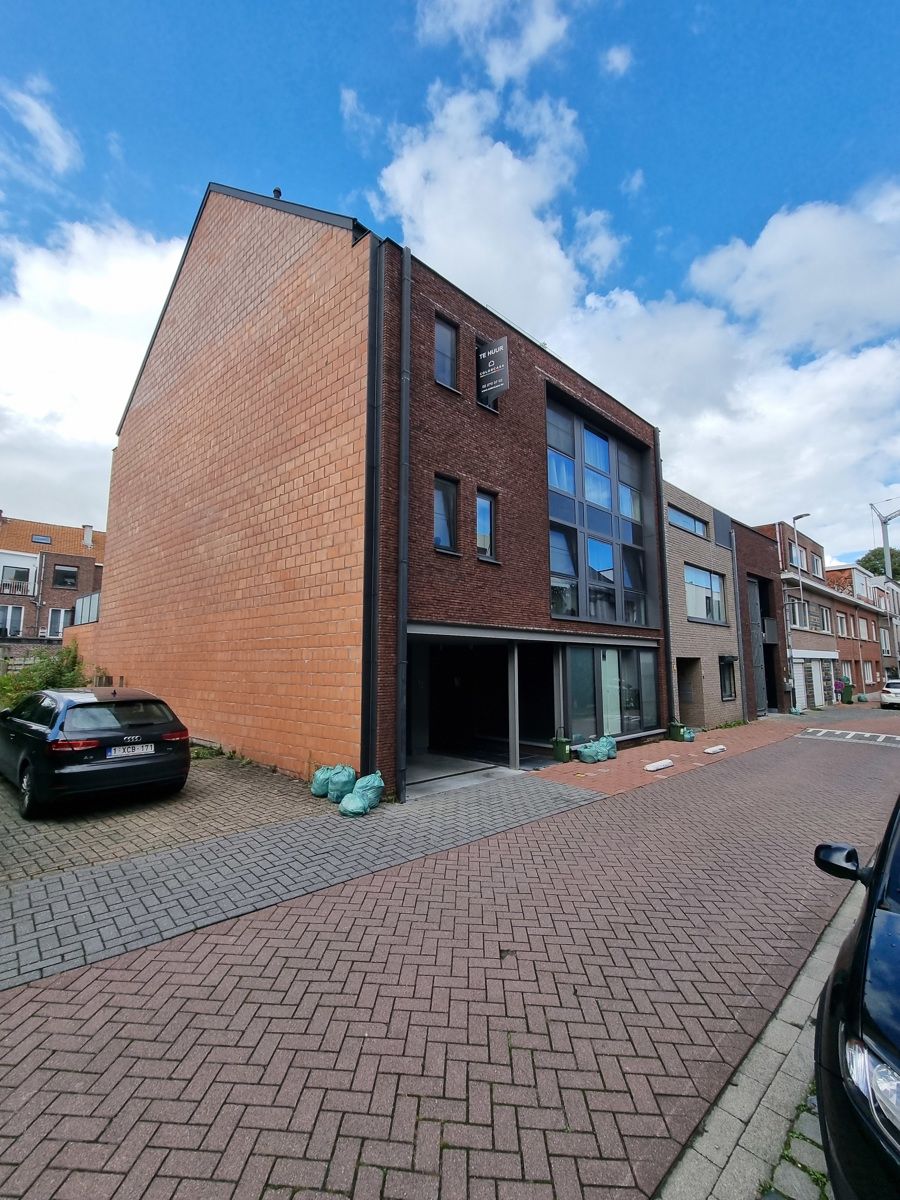 Duplex met 2 slaapkamers, terras en staanplaats! foto 3