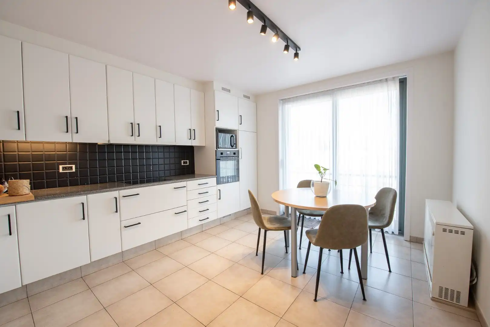 Ruim en verzorgd appartement in het centrum van Zulte! foto 5