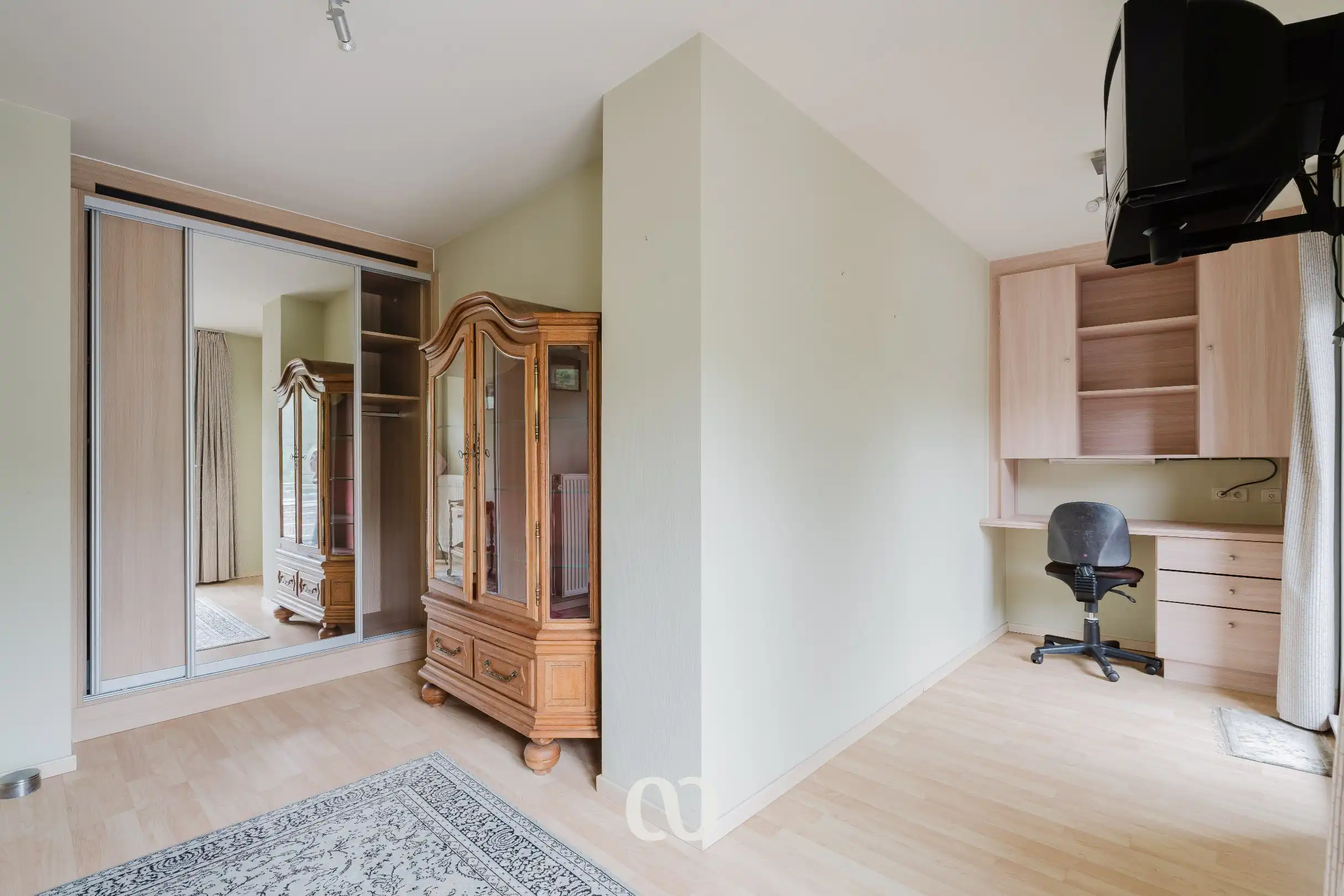 Instapklaar gelijkvloers appartement met private ingang en directe toegang tot de garage foto 13