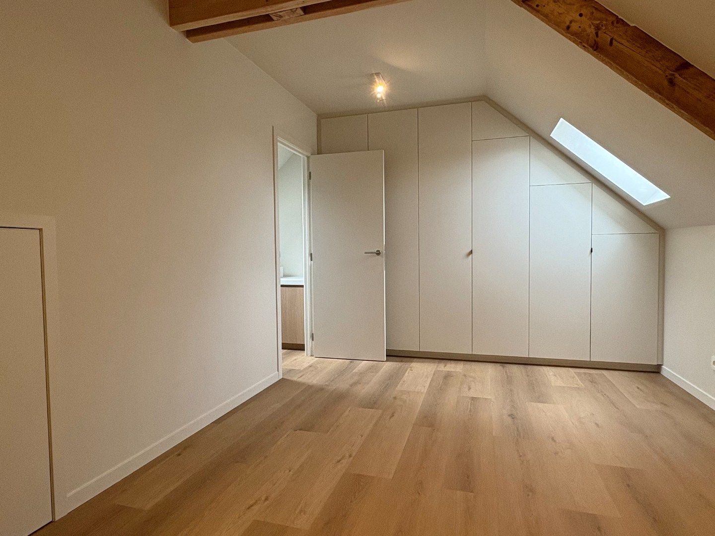 Volledig gerenoveerde woning met hoogwaardige, stijlvolle materialen te koop in Kuurne. foto 16