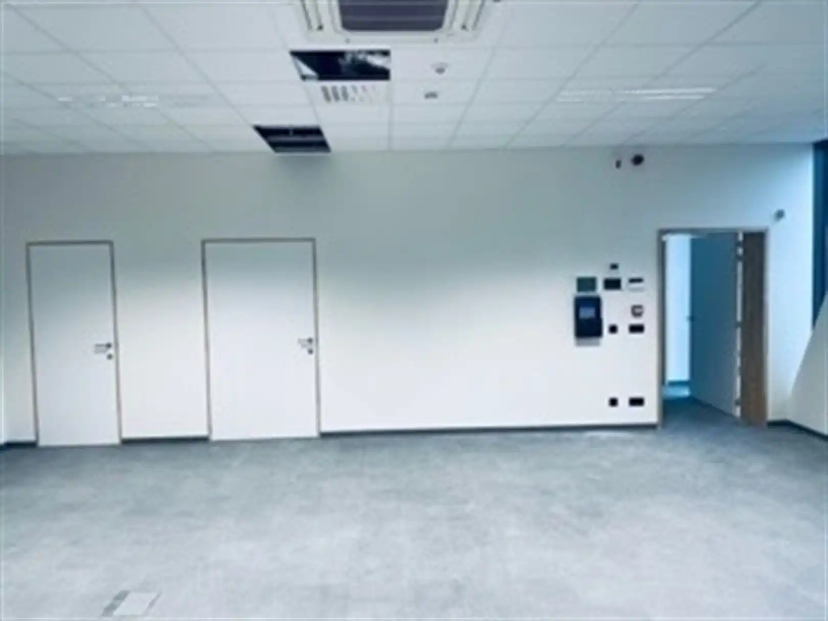 kantoorgebouw met 2x 400m² op her eerste en tweede verdiep - reeds ingericht foto 14