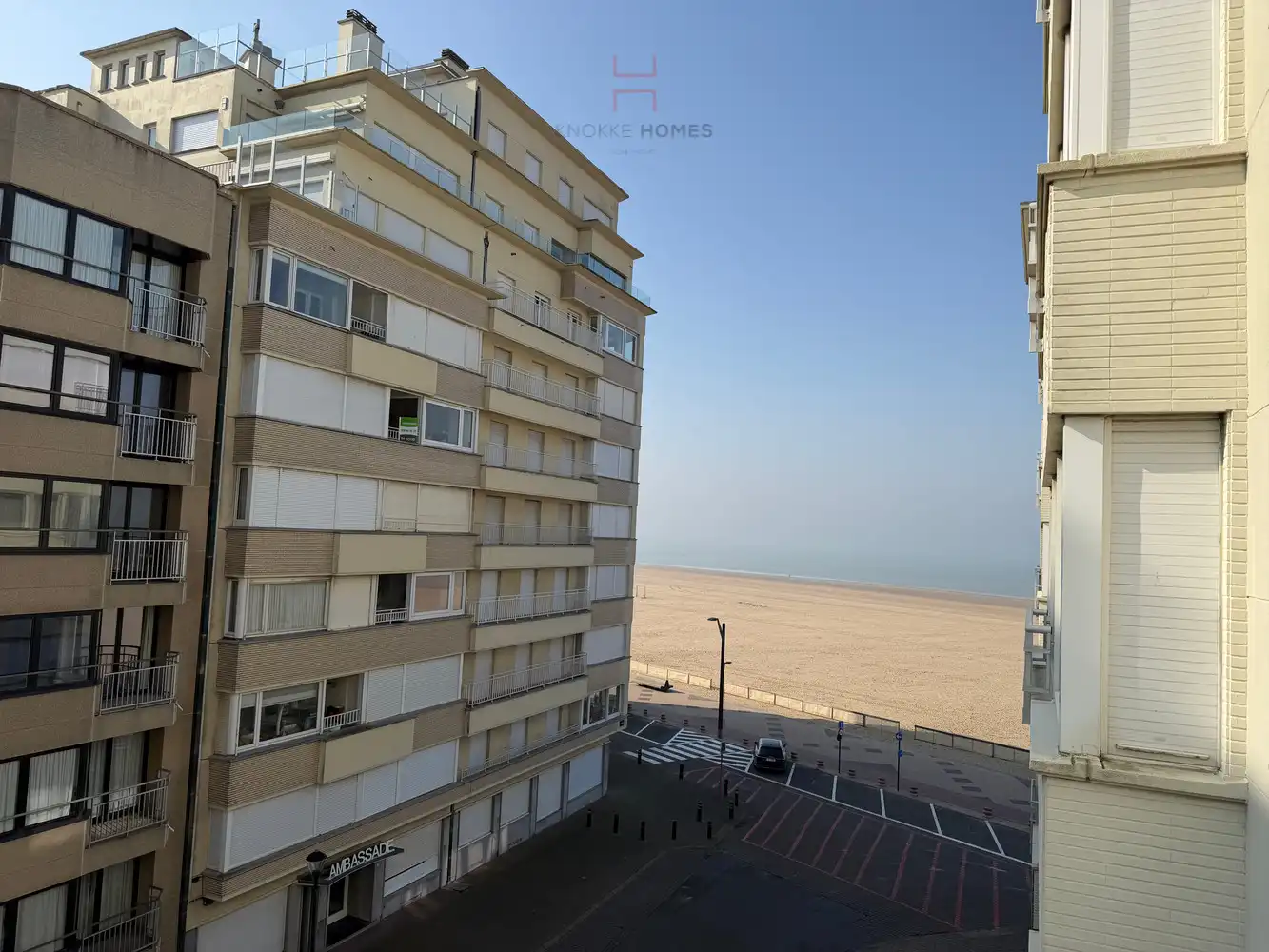 Gemeubeld twee-slaapkamer appartement met zijdelings zeezicht in een zijstraat van de zeedijk te Albertstrand foto 4