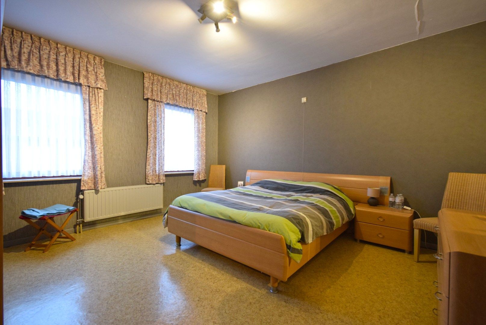 ZEER RUIME EN GOED ONDERHOUDEN HALF OPEN BEBOUWING foto 16