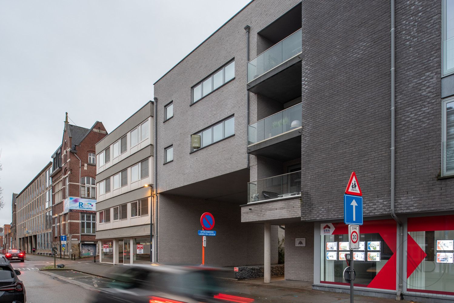 Appartement met 2 slaapkamers in het centrum van Genk foto {{pictureIndex}}