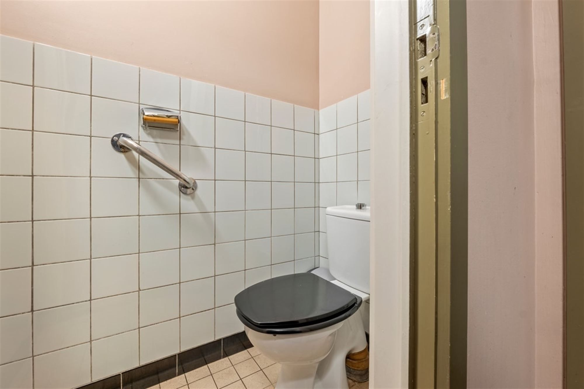 VERGUND GEMEENSCHAPSHUIS MET 15 INDIVIDUELE KAMERS foto 36