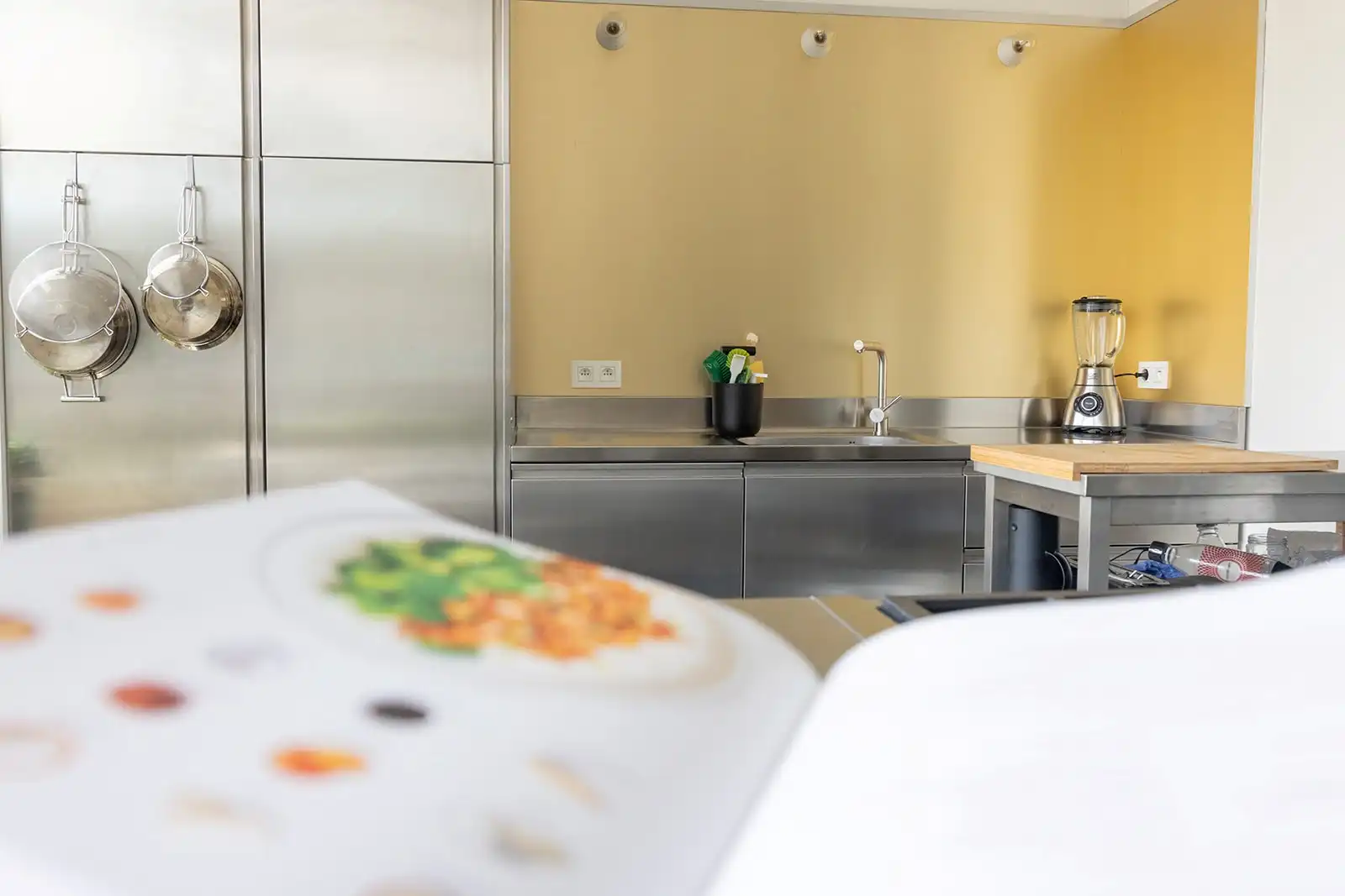 TE HUUR - Op zoek naar een ruim appartement in hartje Merchtem? Welkom Home! foto 9
