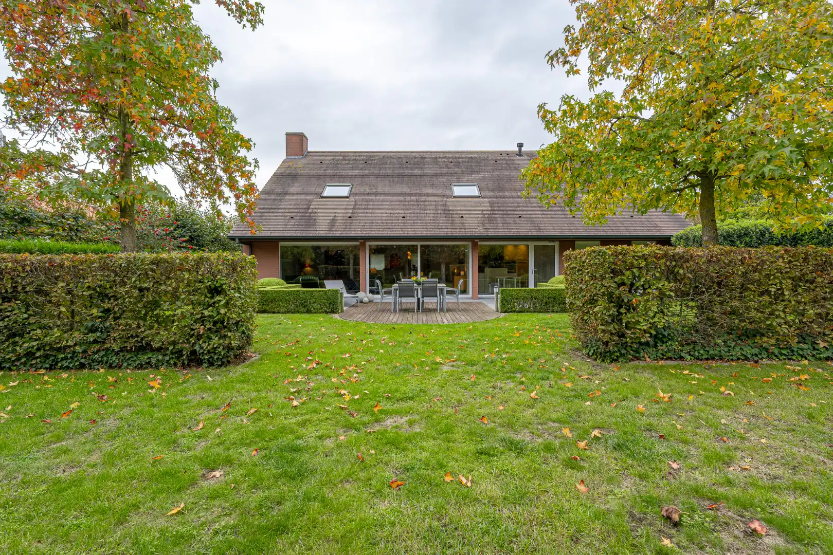 Ruime, instapklare villa met 4 slaapkamers, dubbele garage, burearuimte en aangelegde tuin op ideale ligging in Menen.  foto 25