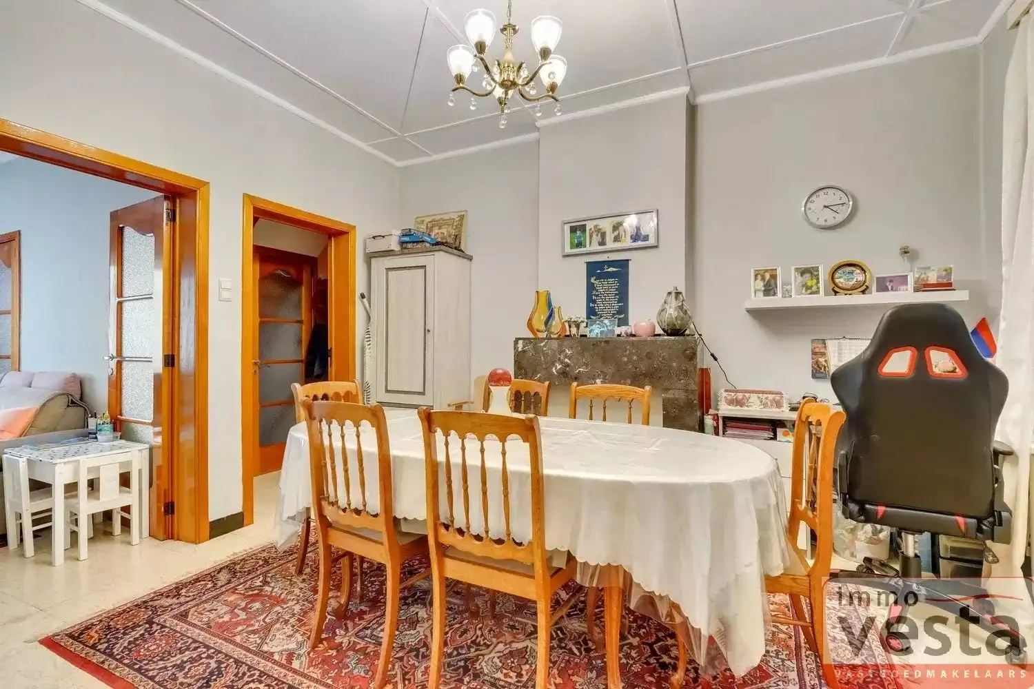 Ruime, te renoveren halfopen woning foto 8