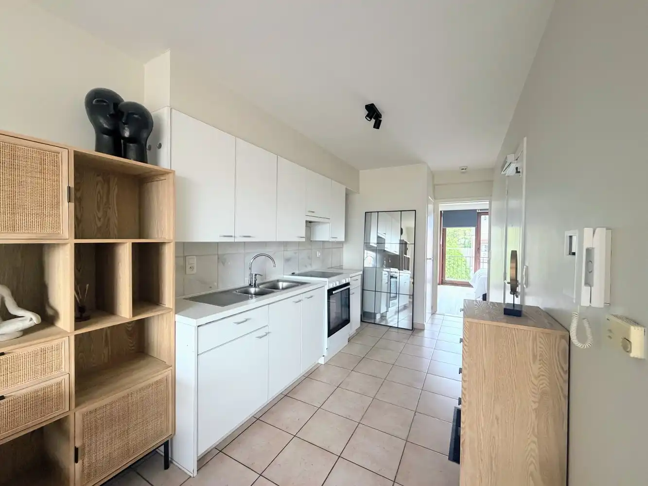Ruim en lichtrijk 1-slaapkamerappartement met terras + autostaanplaats foto 3