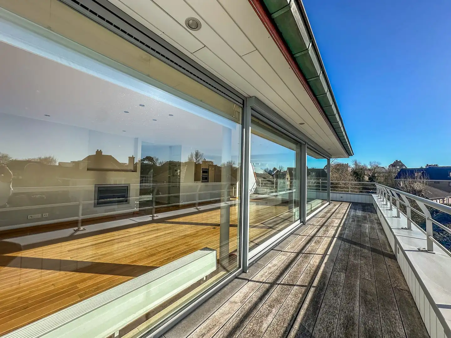 Instapklaar topappartement met royaal zonneterras kortbij zee. foto 5