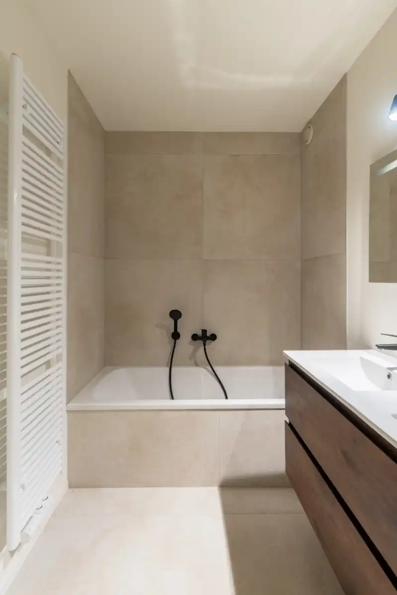 Prachtig gerenoveerd 3 - slaapkamerappartement foto 9
