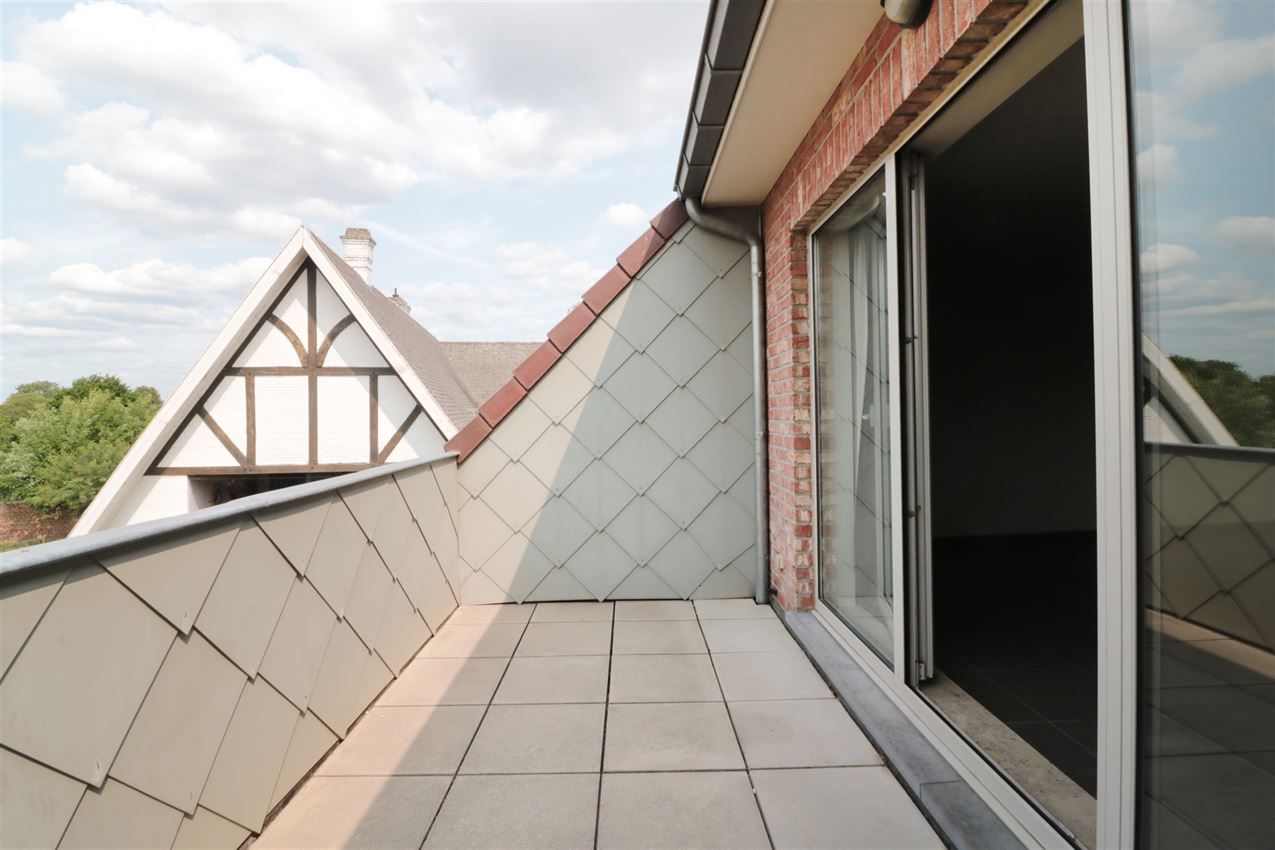 Duplex appartement op 2e verdiep (lift) met 2 slpk., mooi groot terras en dubbele garage   foto 28