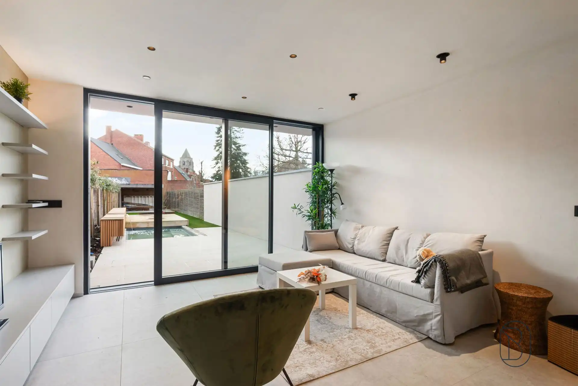 Topgelegen stijlvolle kwalitatieve nieuwbouw met zwembad. foto 7