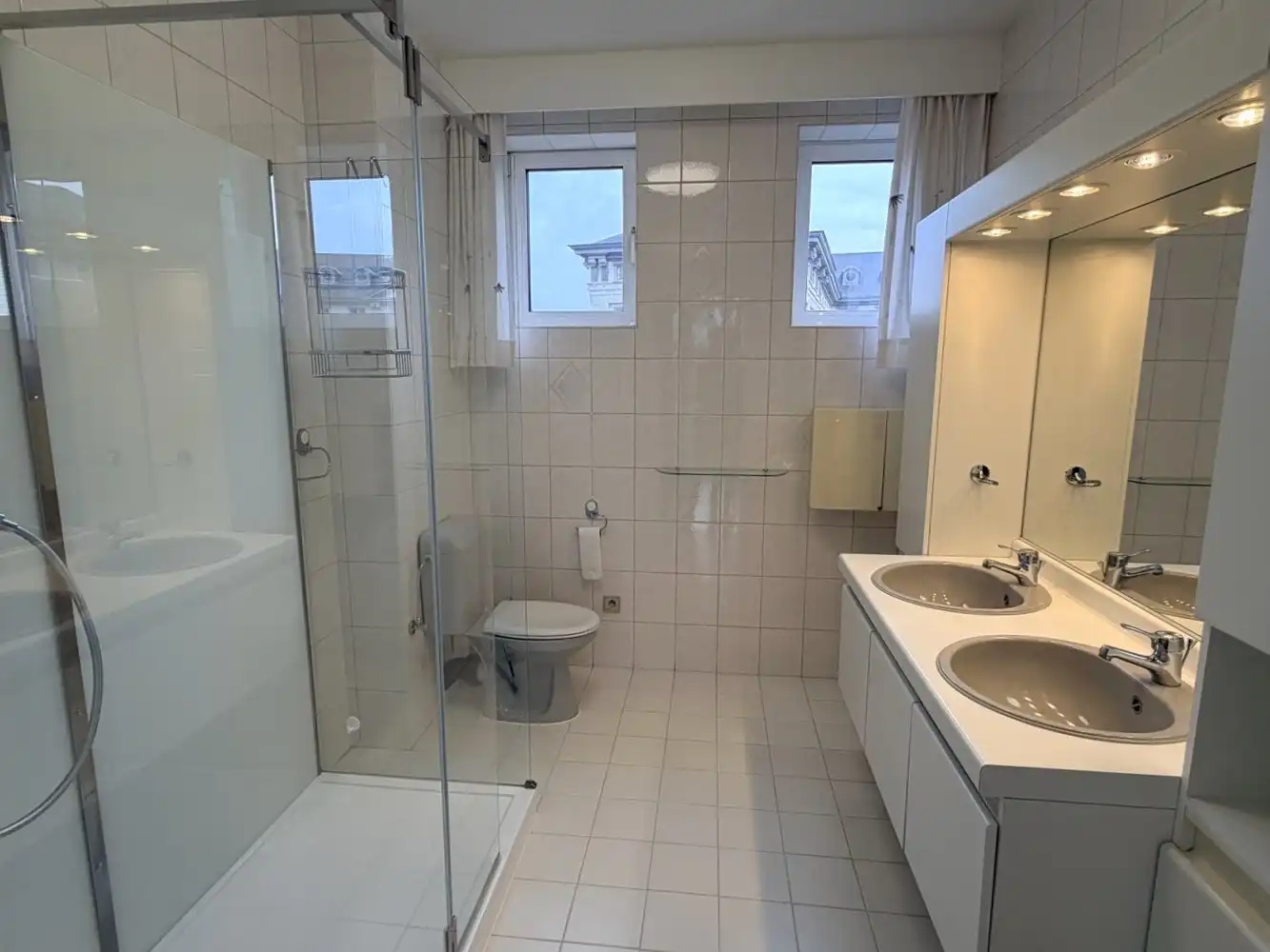 Ruim en lichtrijk appartement  (ca. 100m2) met autostaanplaats centrum Leuven foto 16