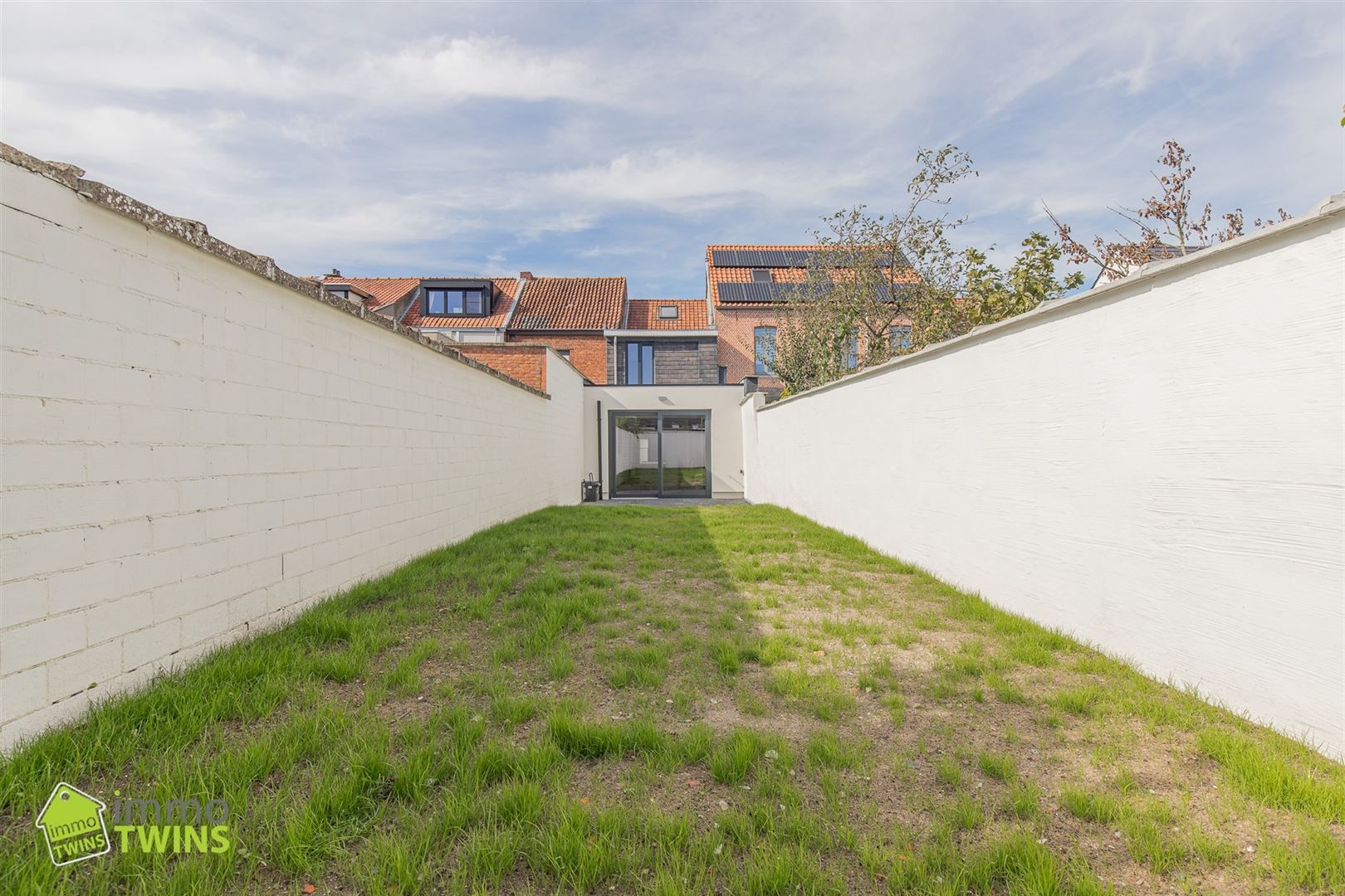 Totaal gerenoveerde, instapklare woning in hartje Beveren foto 18