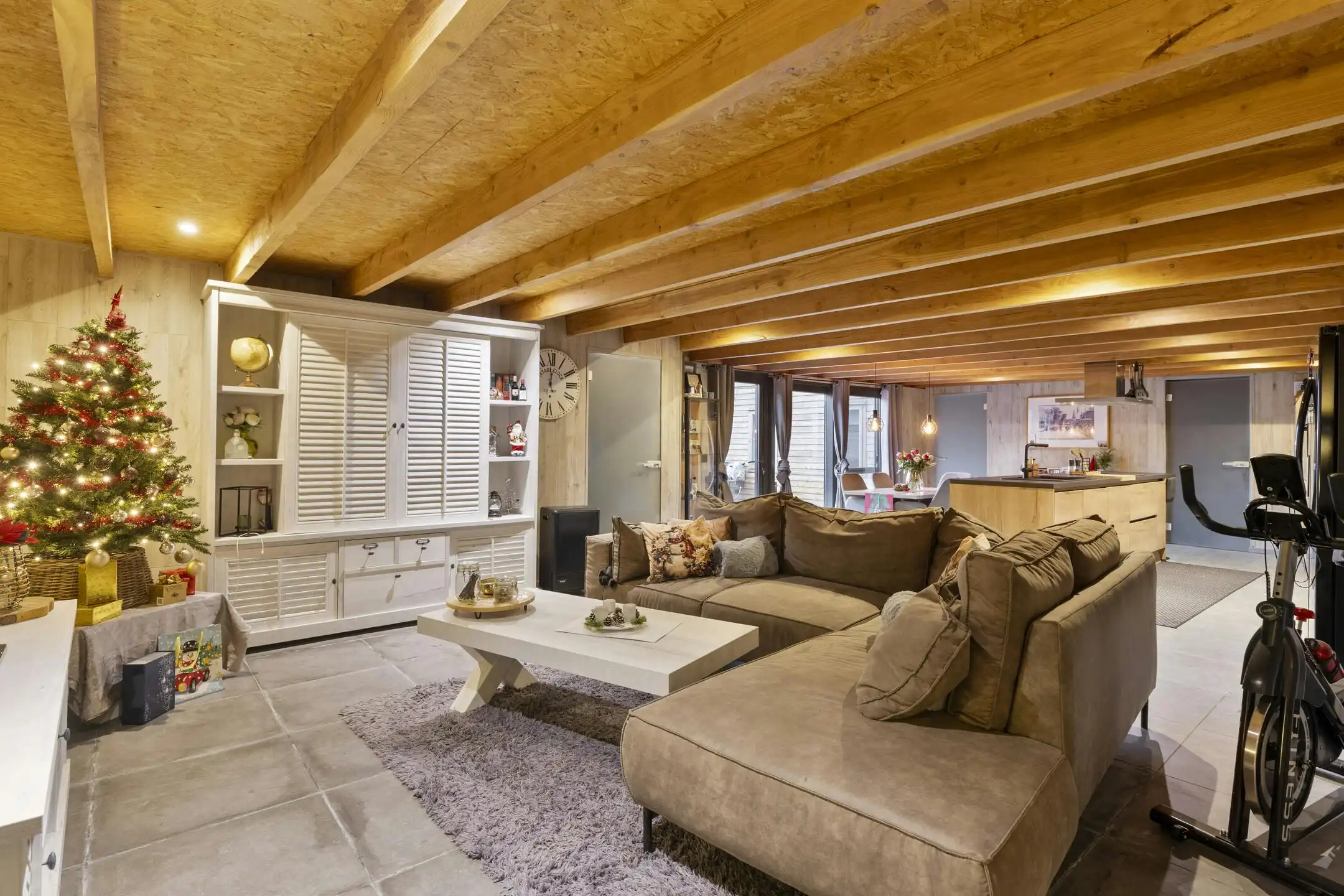 Ruime bungalow met gastenverblijf of ruimte voor bijberoep foto 23