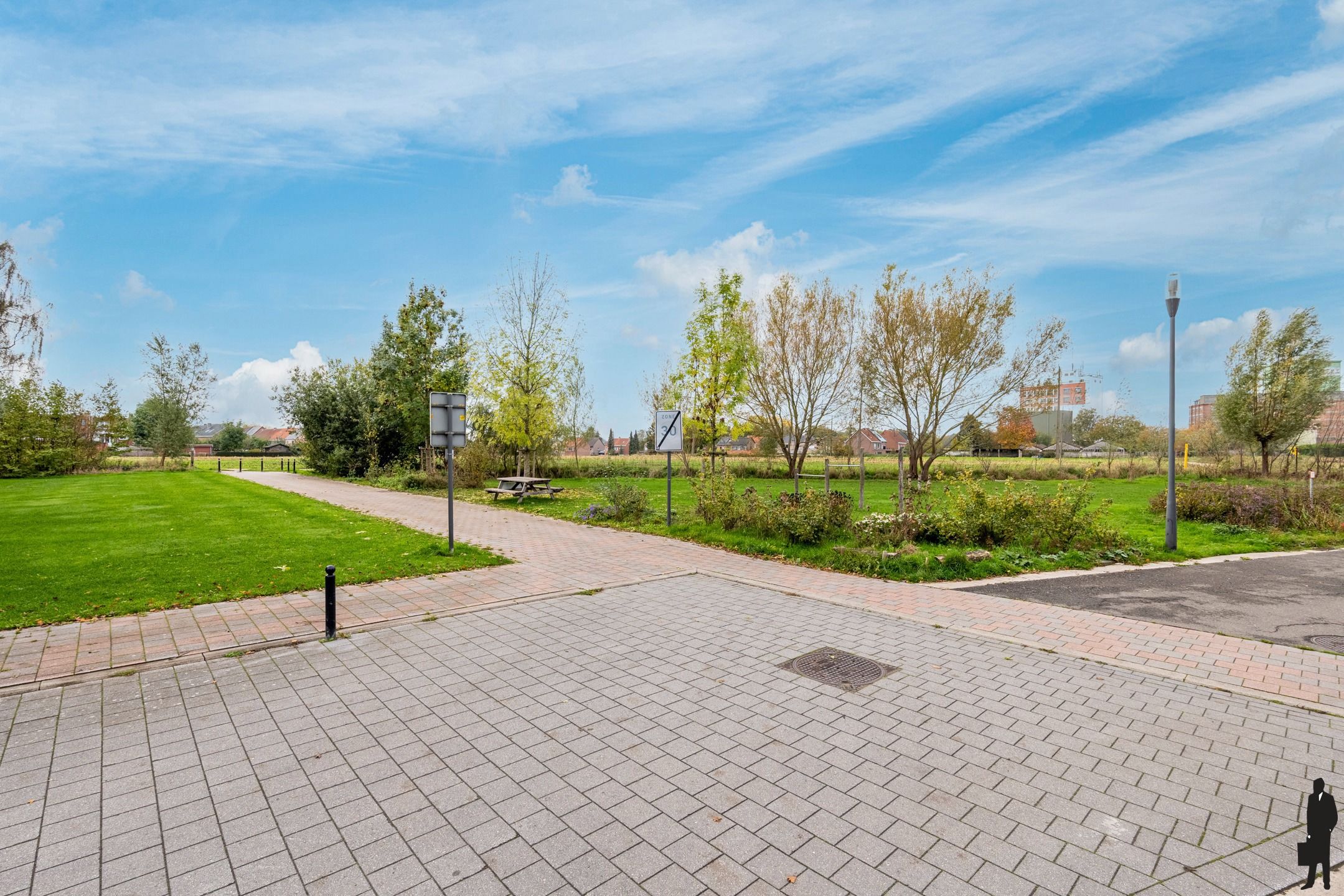 Recente gezinswoning met 5 slpks in rustig woonerf foto 19