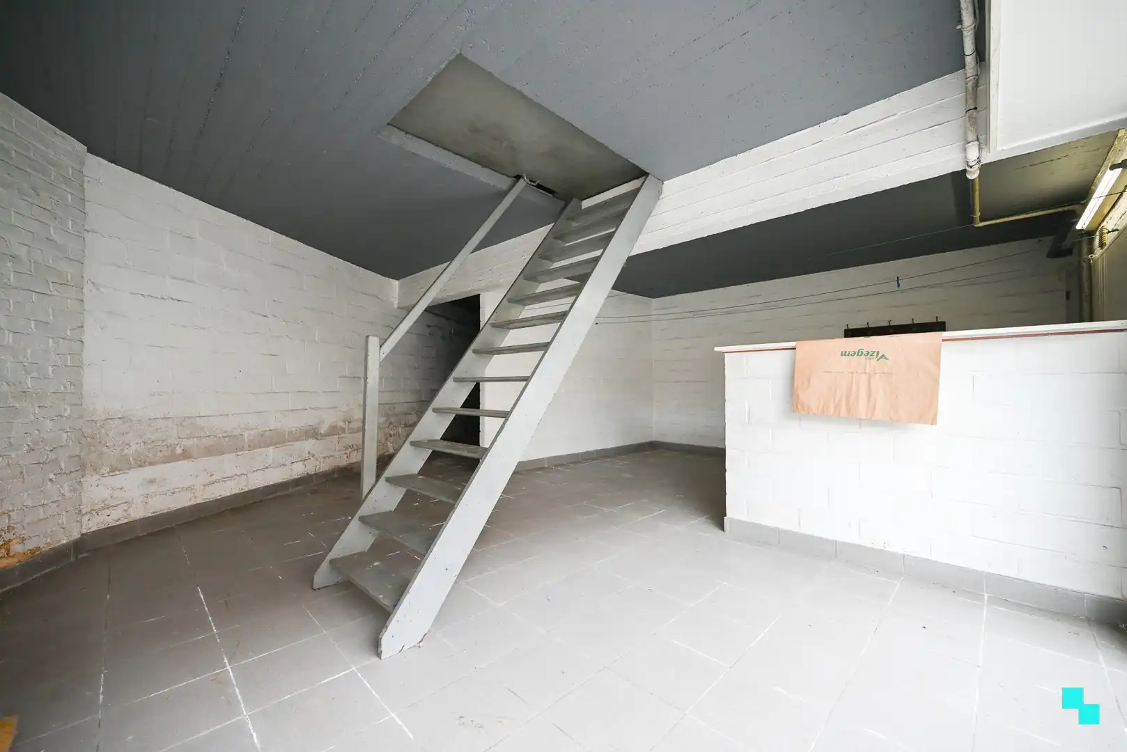 Te renoveren ééngezinswoning met vier slaapkamers en stockagemogelijkheden te Izegem foto 16