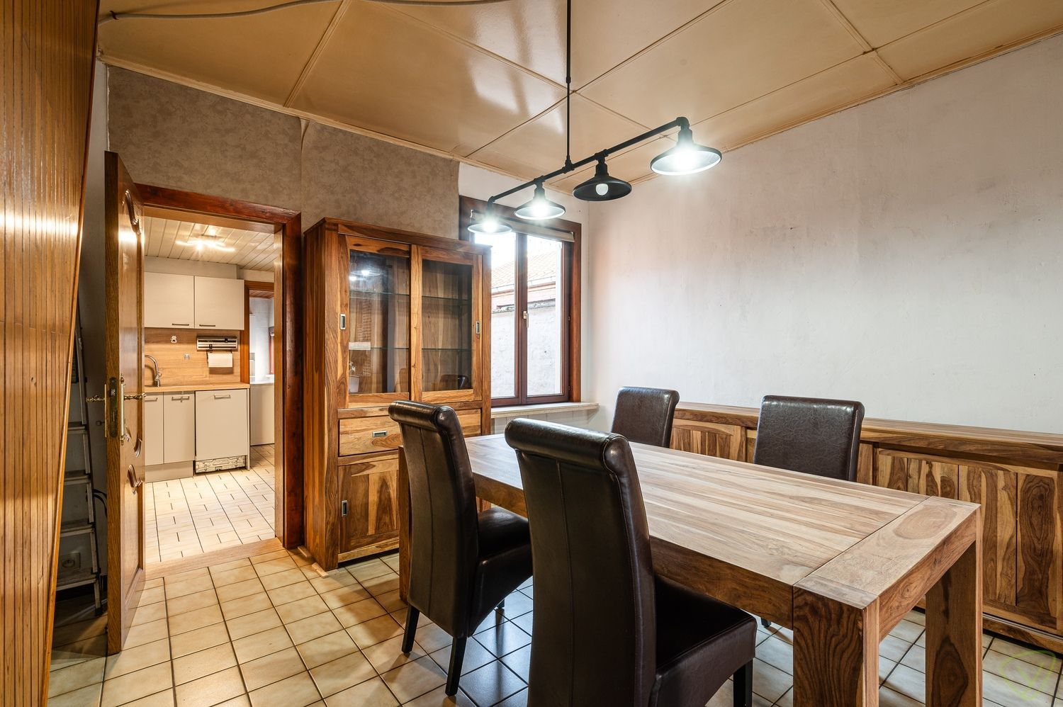 Charmante gesloten bebouwing met ruime tuin en renovatiepotentieel foto 5