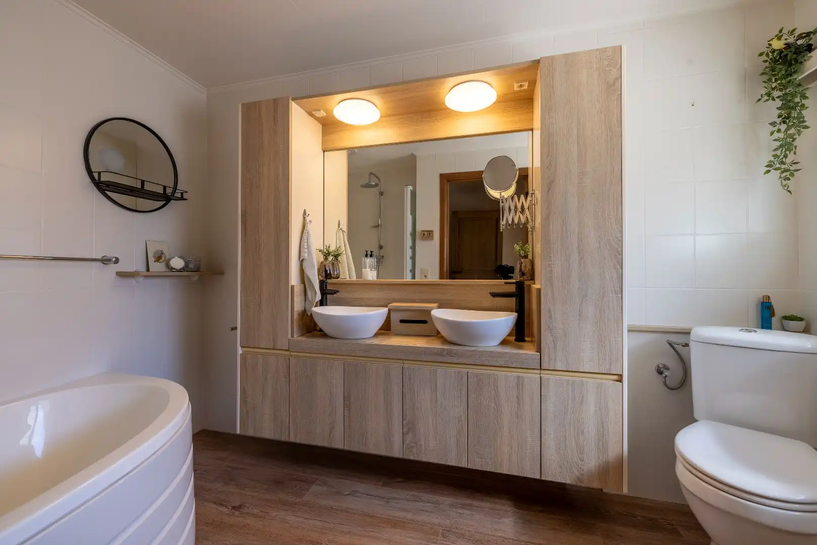 Leuke woning met 4 slk, grote garage en groot binnenterras foto 13