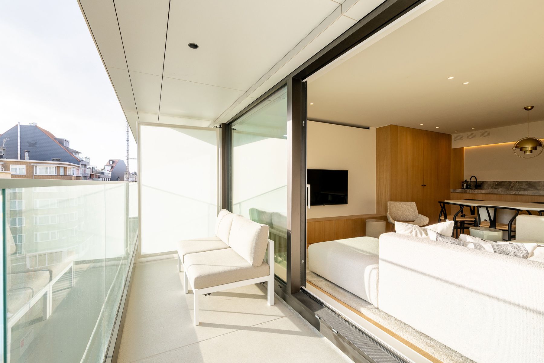 Stijlvol afgewerkt tweeslaapkamer appartement in het Zoute foto 12