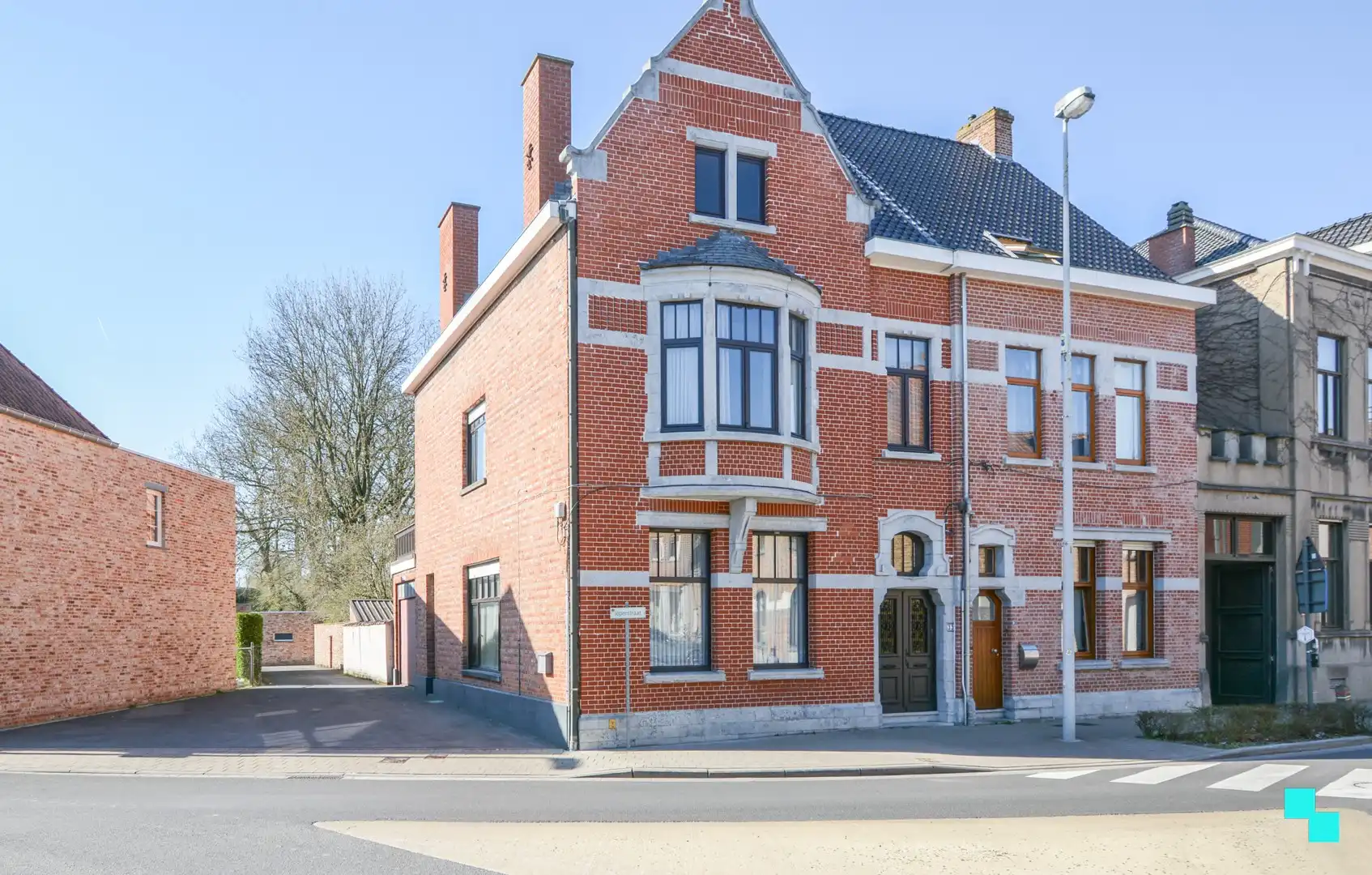 Hoofdfoto van de publicatie: Aantrekkelijke halfopen bebouwing te Staden