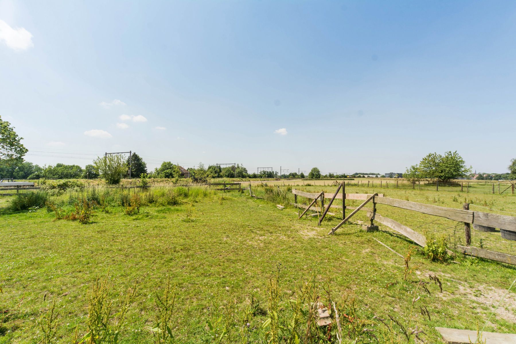 Een verder af te werken (deels ruwbouw) hoeve met grote tuin foto 7