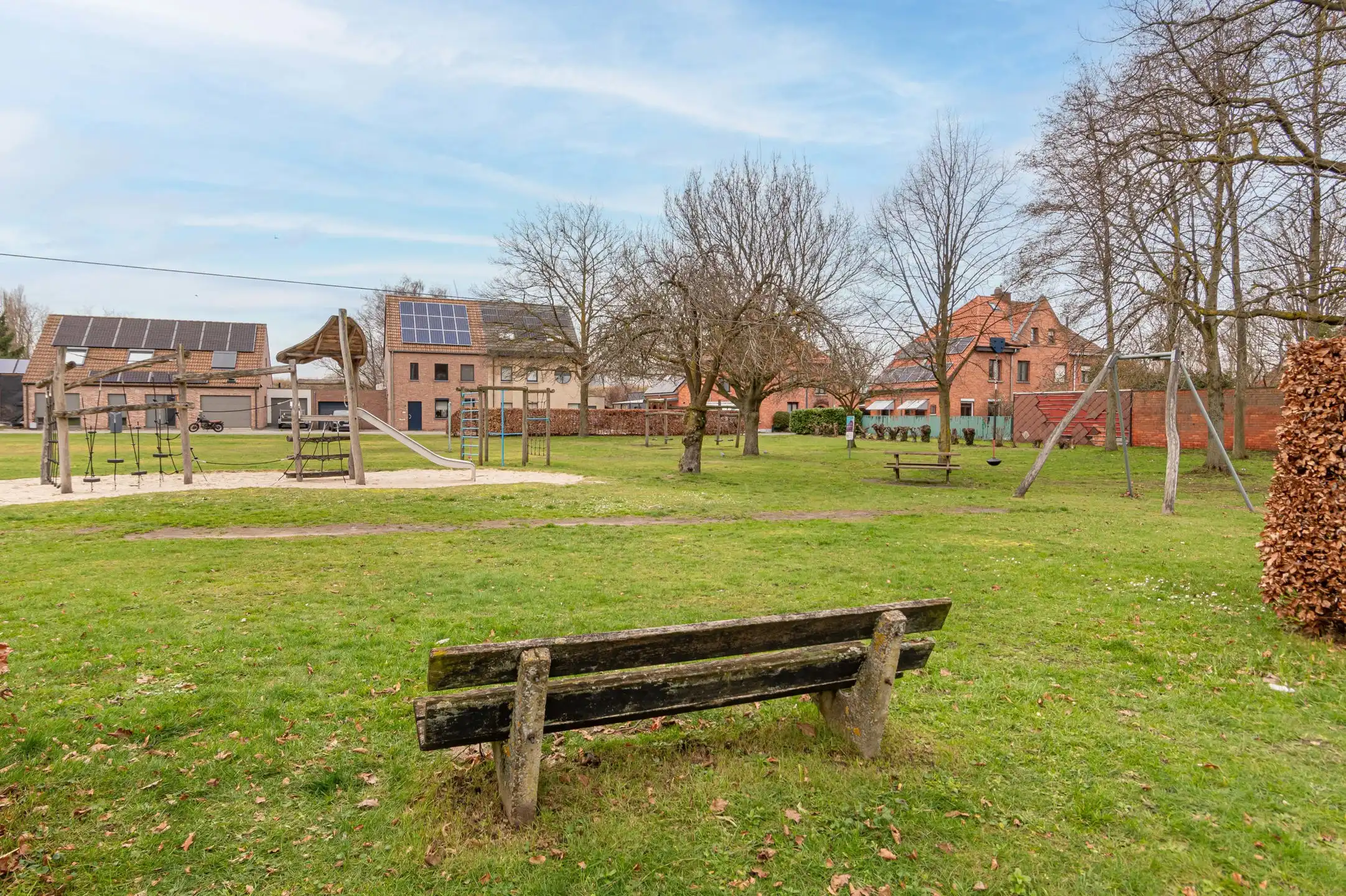 Ruime gezinswoning met tuin op rustige ligging foto 26